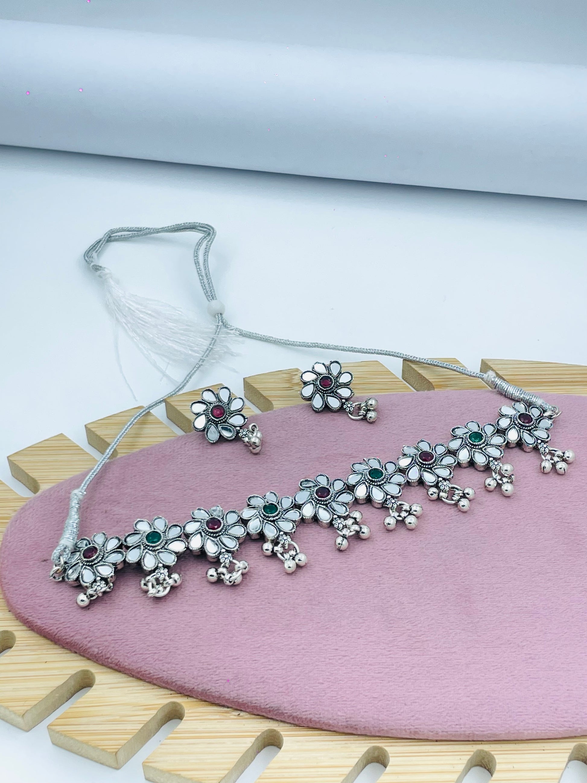 Elegant Floral Beaded Choker Necklace for Women