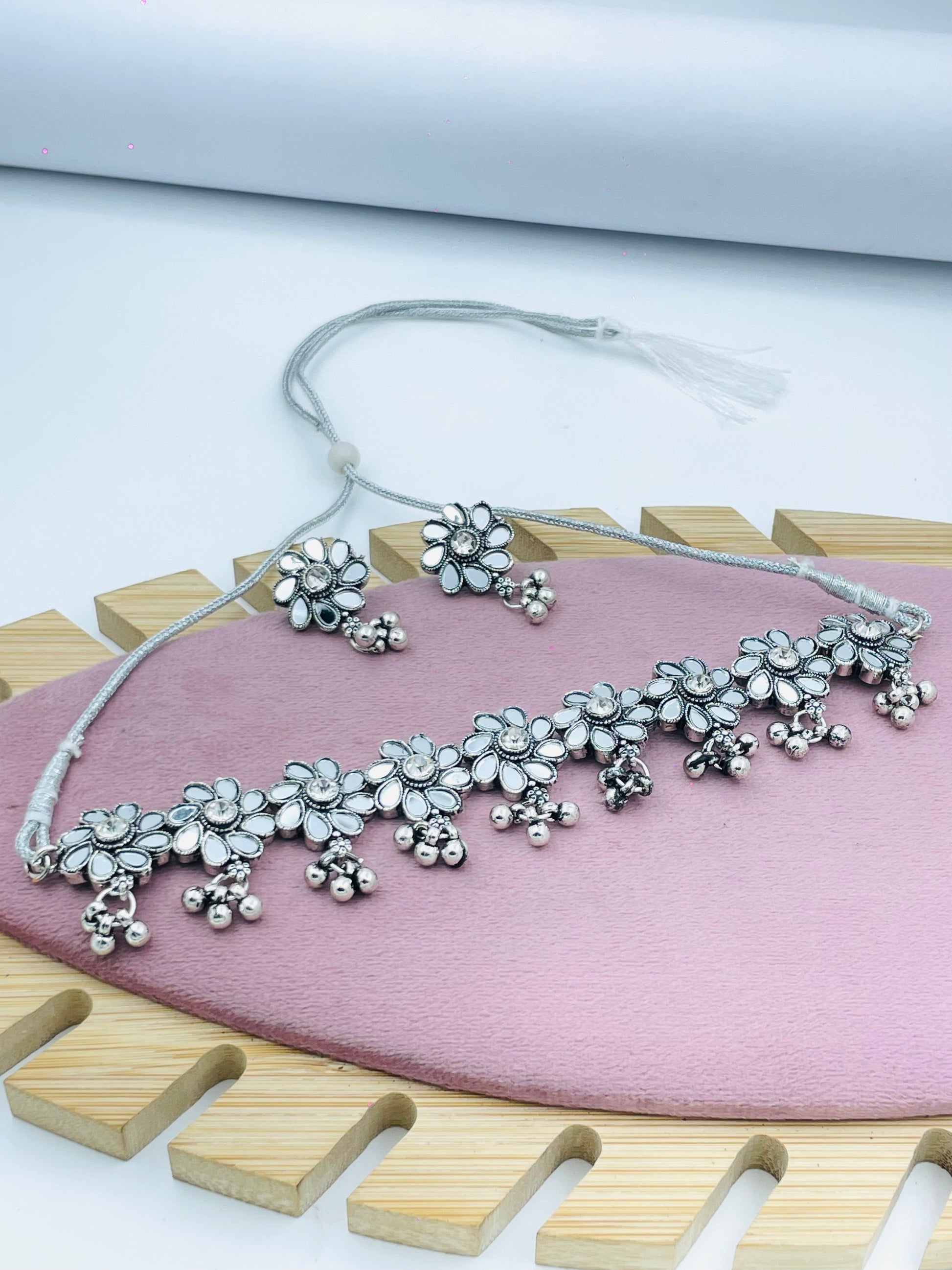 Elegant Silver Floral Choker Necklace for Women