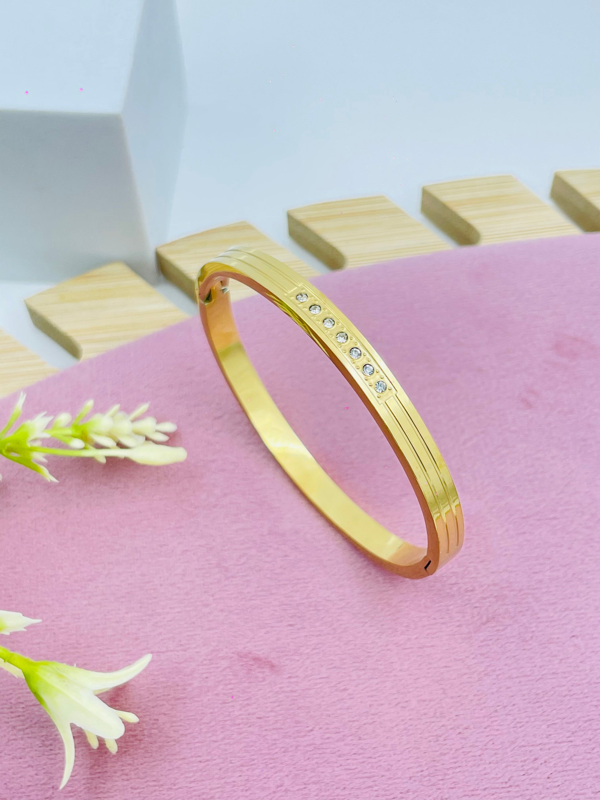 Elegant Gold Bangle with Diamond Accents  Perfect for Any Occasion