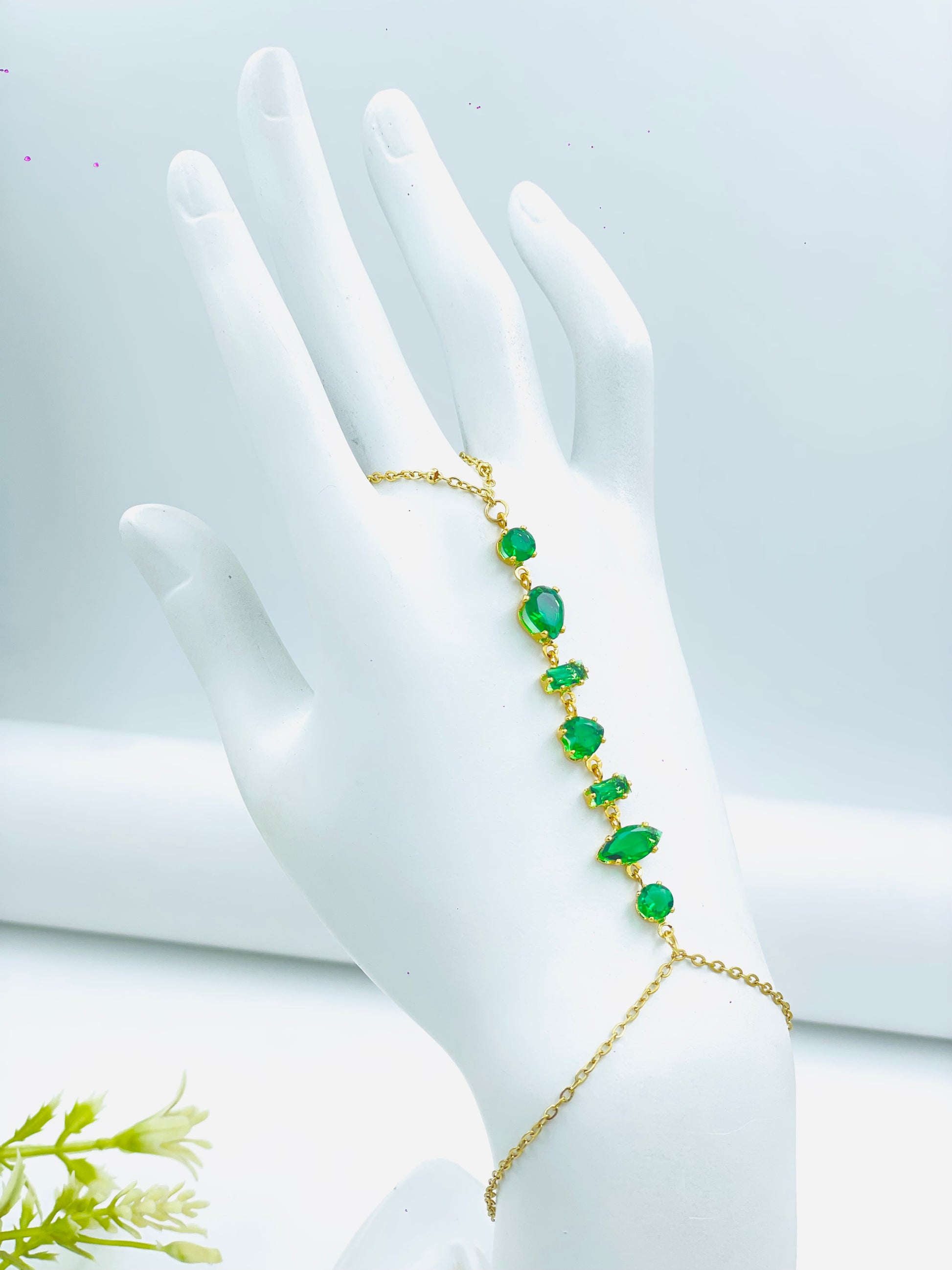 Elegant Emerald Bracelet  Luxury Jewelry