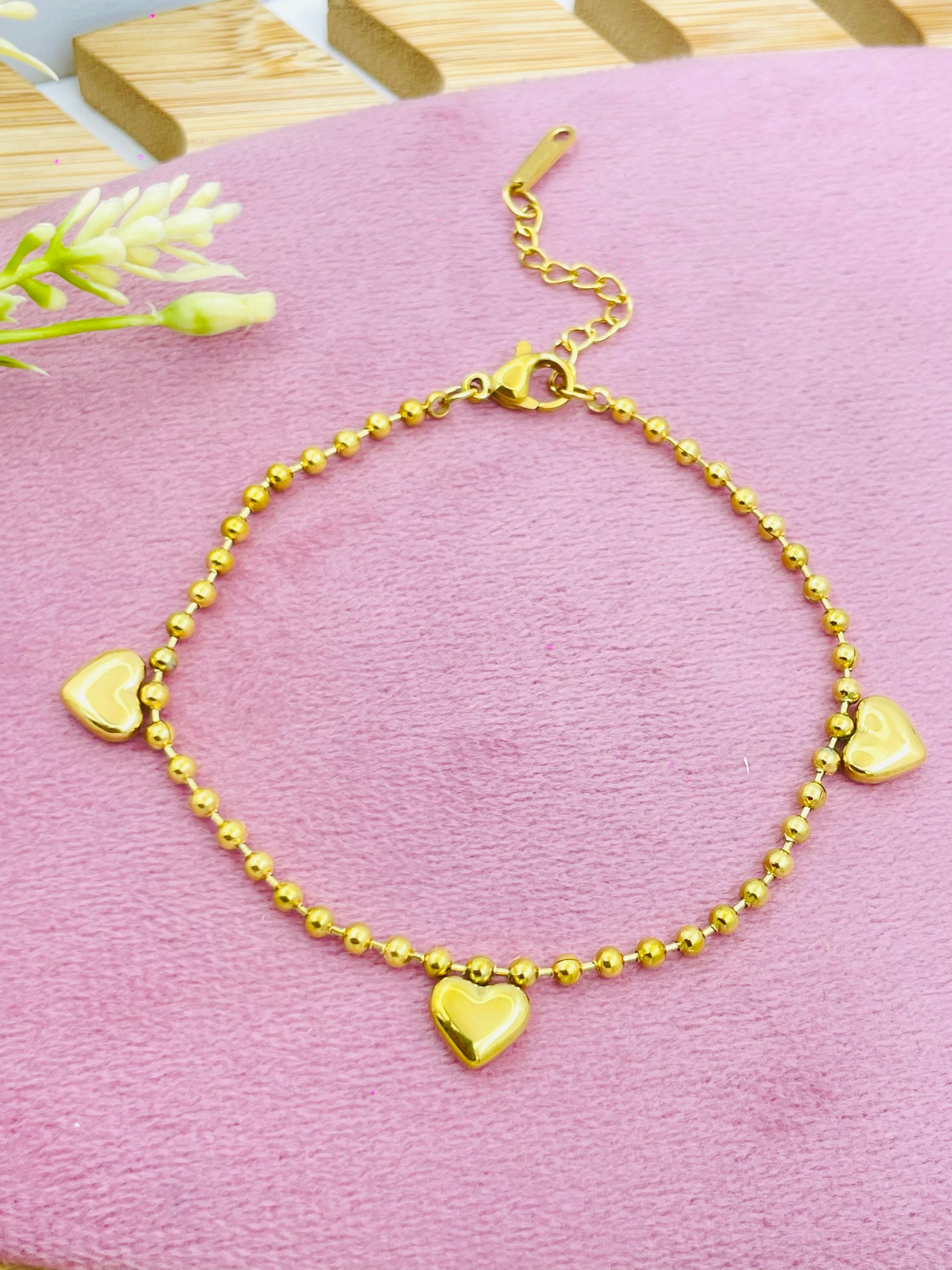 Elegant Gold Heart Charm Bracelet