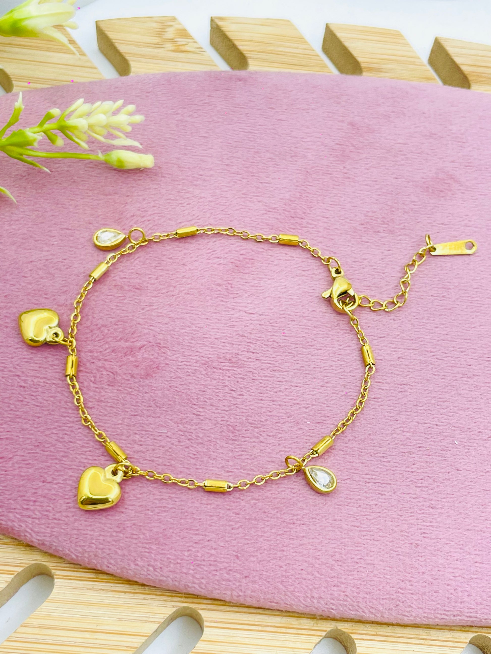 Elegant Gold Heart Charm Bracelet