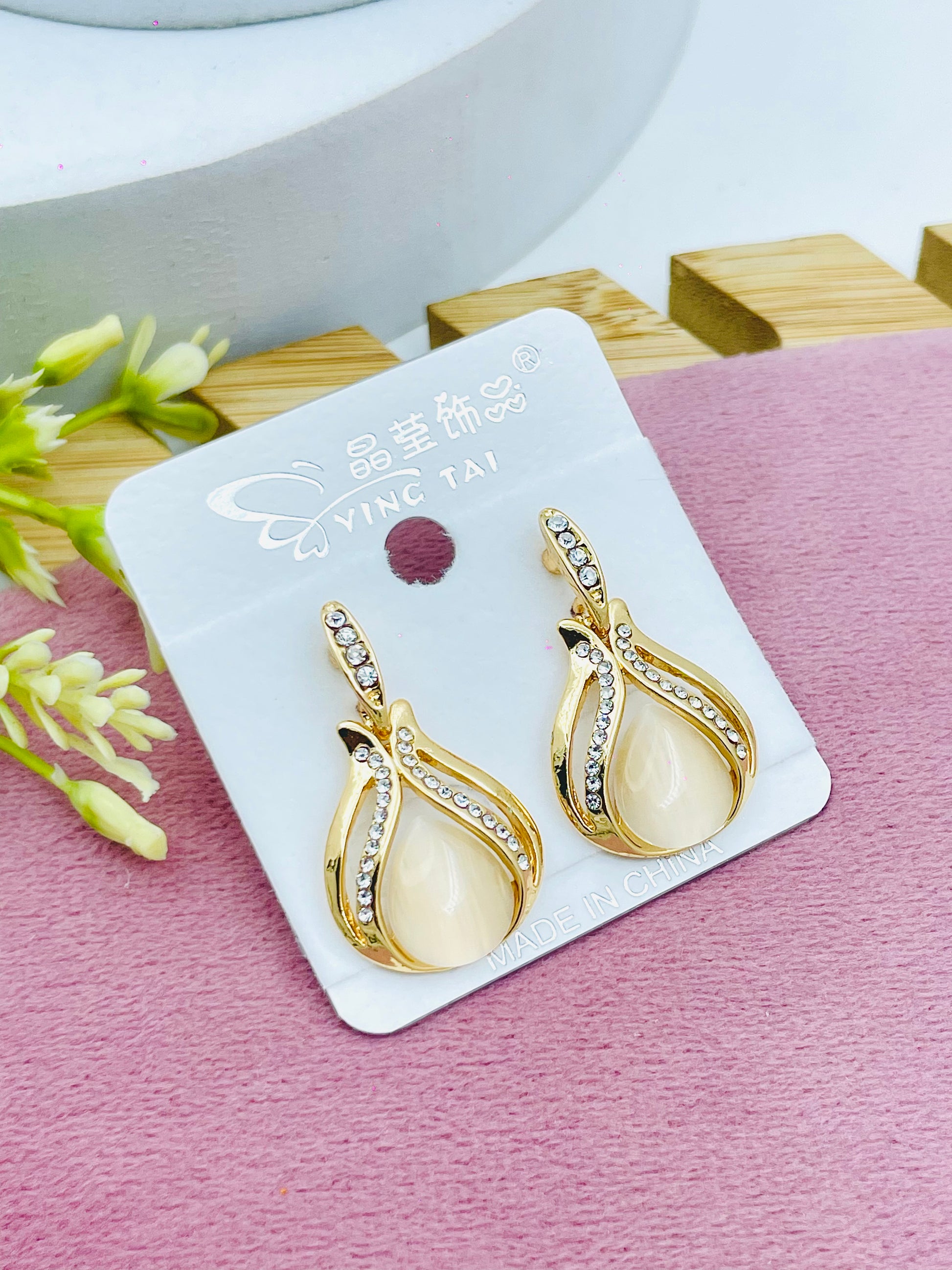 Elegant Gold and Pearl Teardrop Earrings