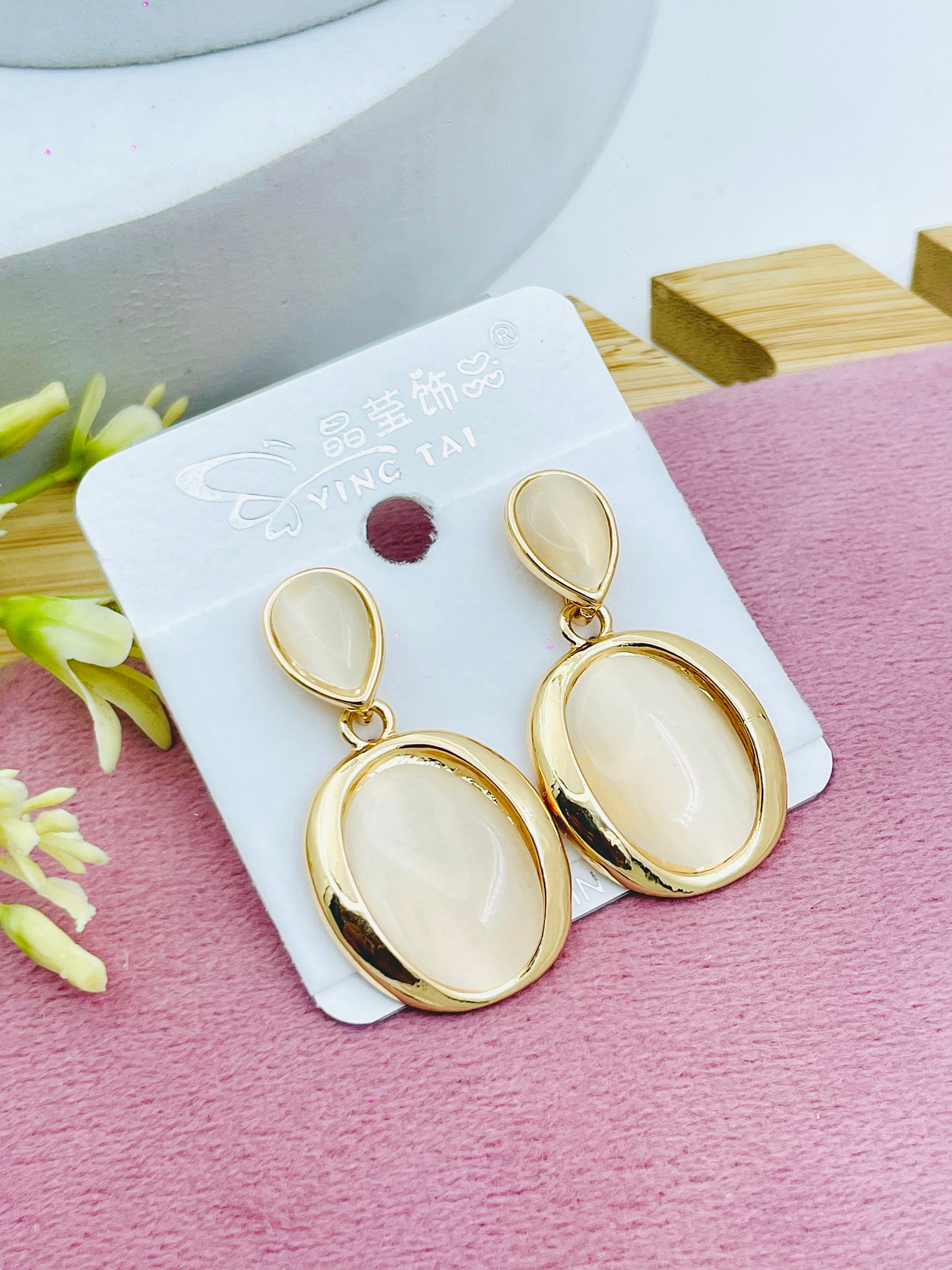 Chic Oval Drop Earrings  Sophisticated Style