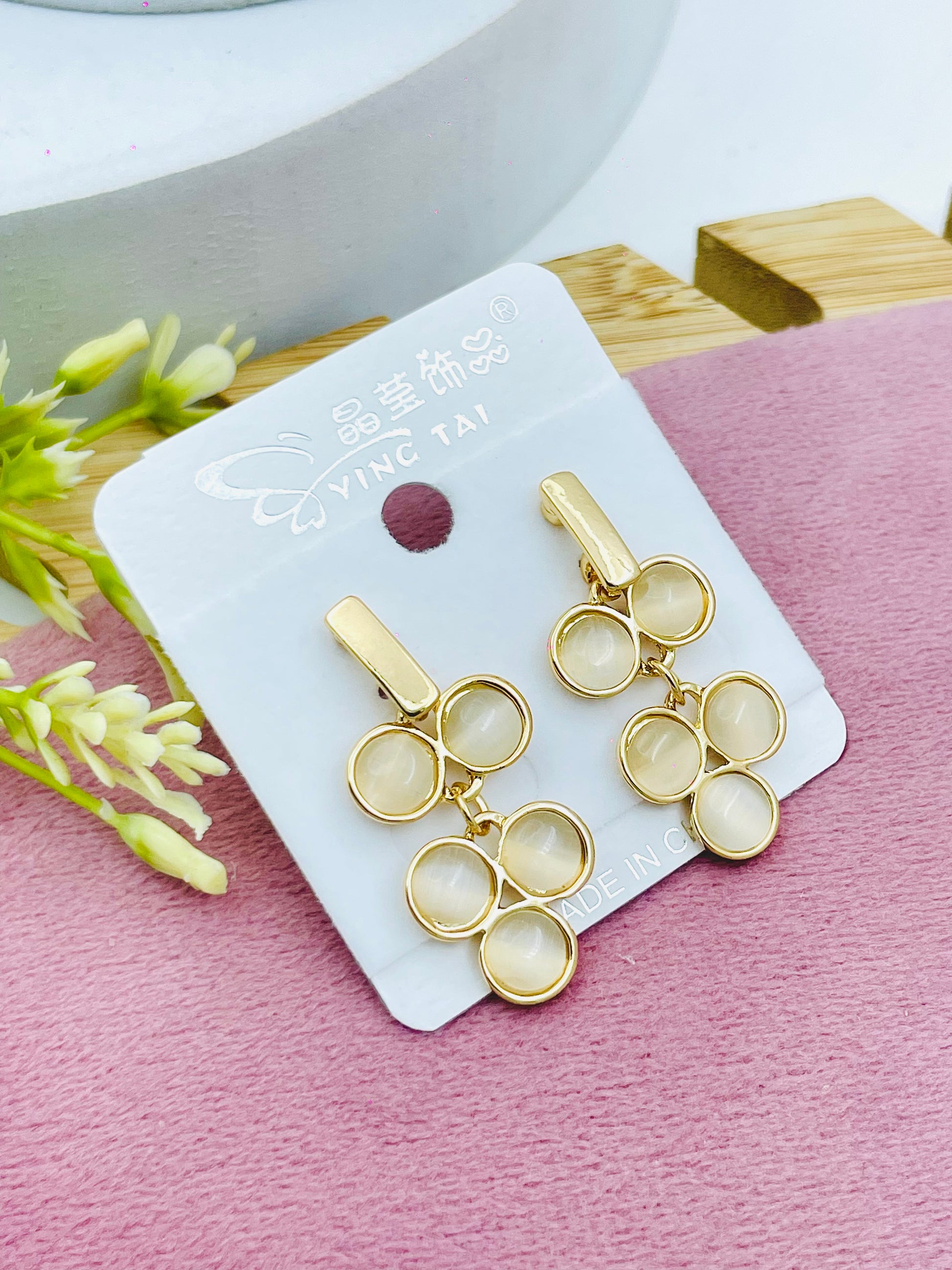 Elegant Gold and White Circle Dangle Earrings  YING TAI