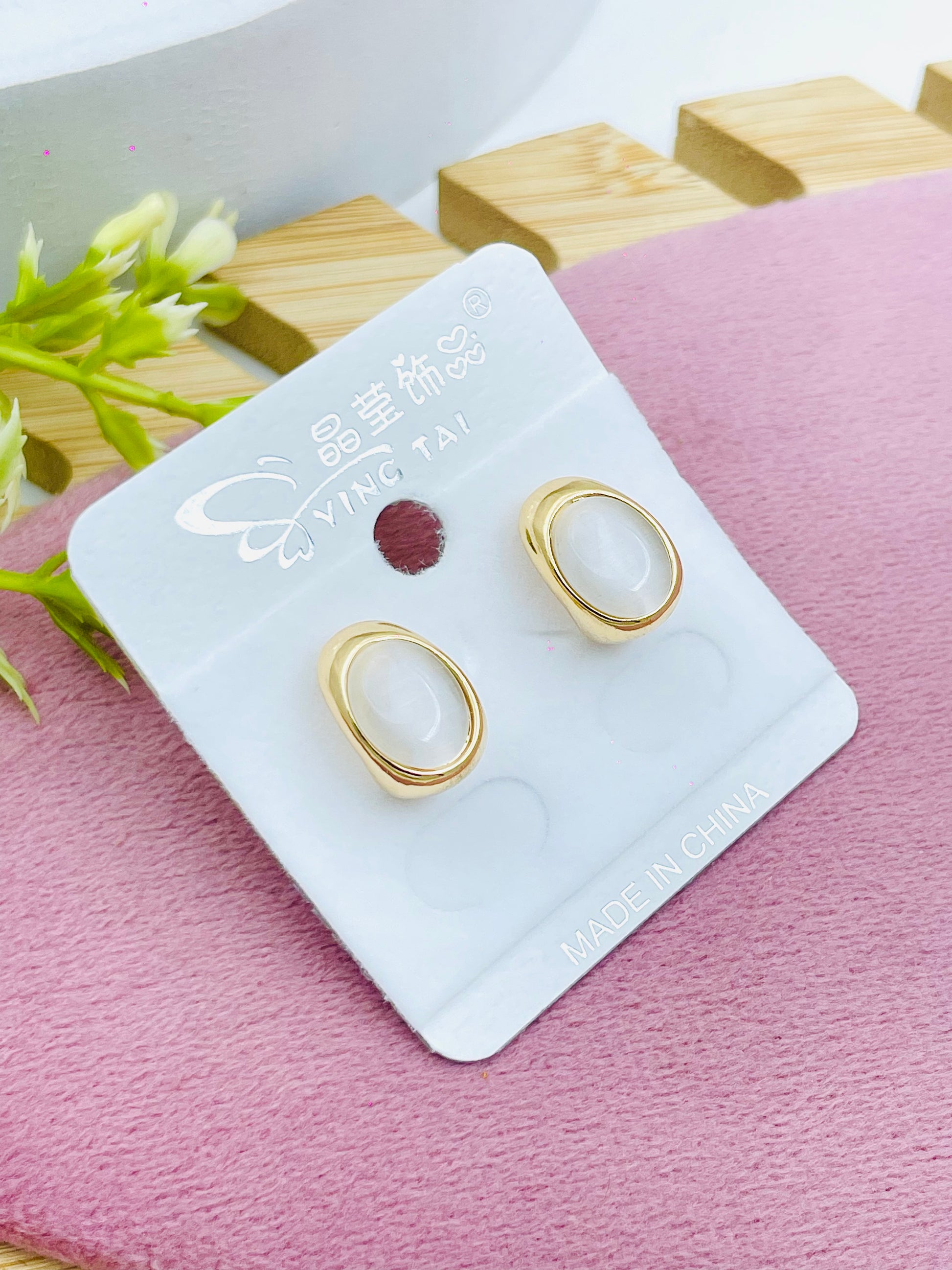 Elegant Ying Tai Gold and Pearl Earrings
