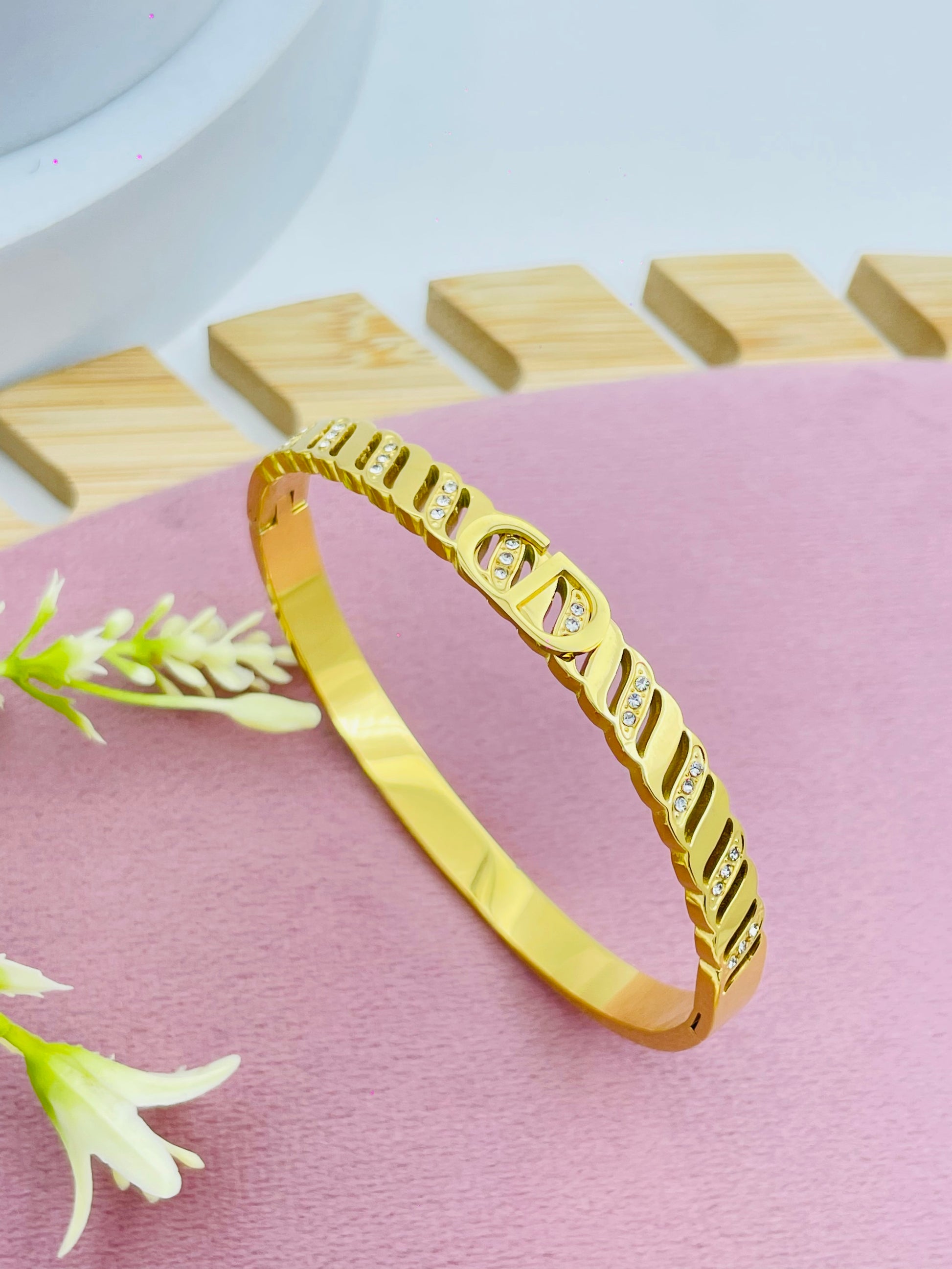 Elegant GoldPlated Bracelet with Intricate Design