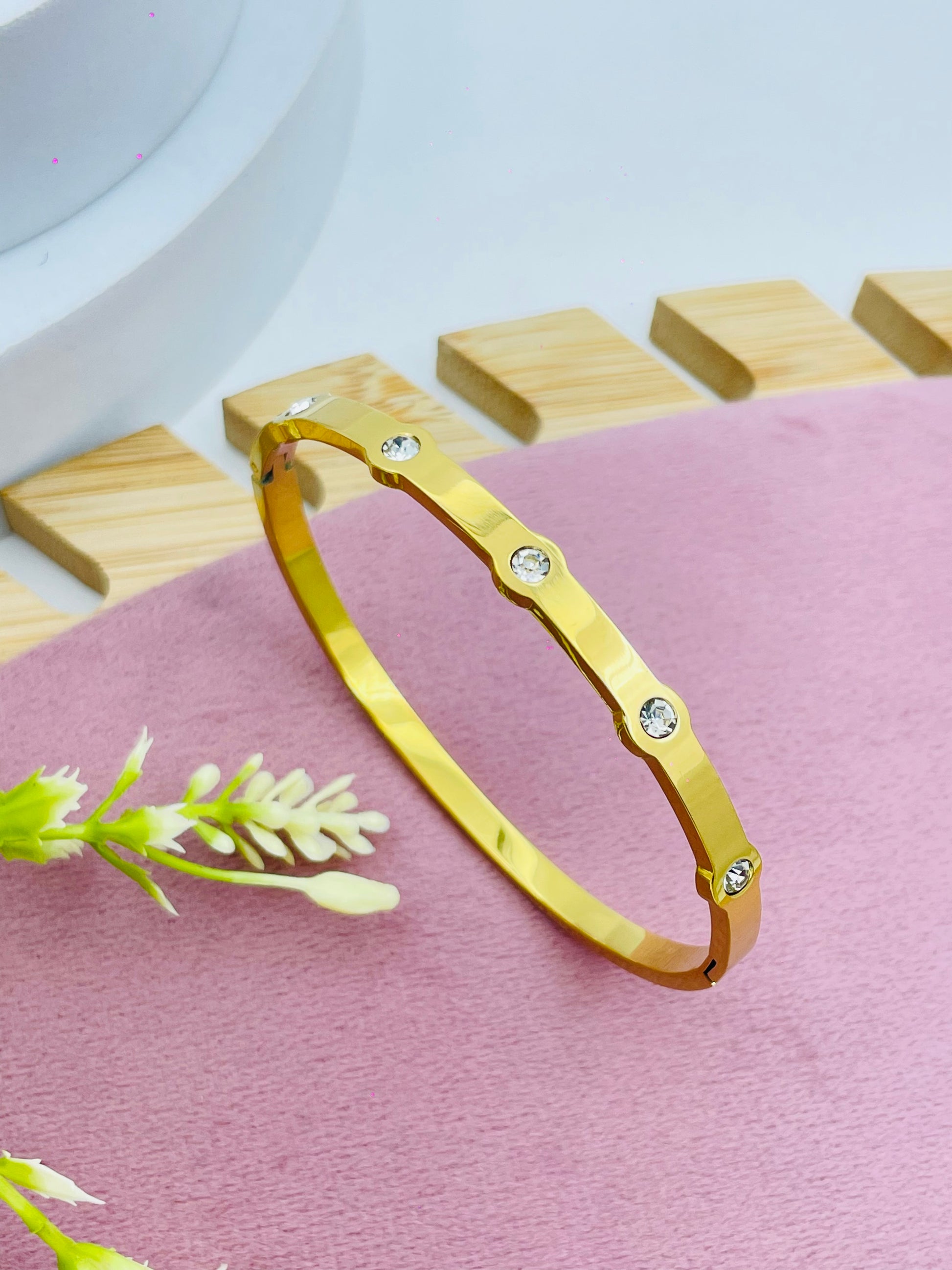 Elegant GoldPlated Bracelet with Rhinestones