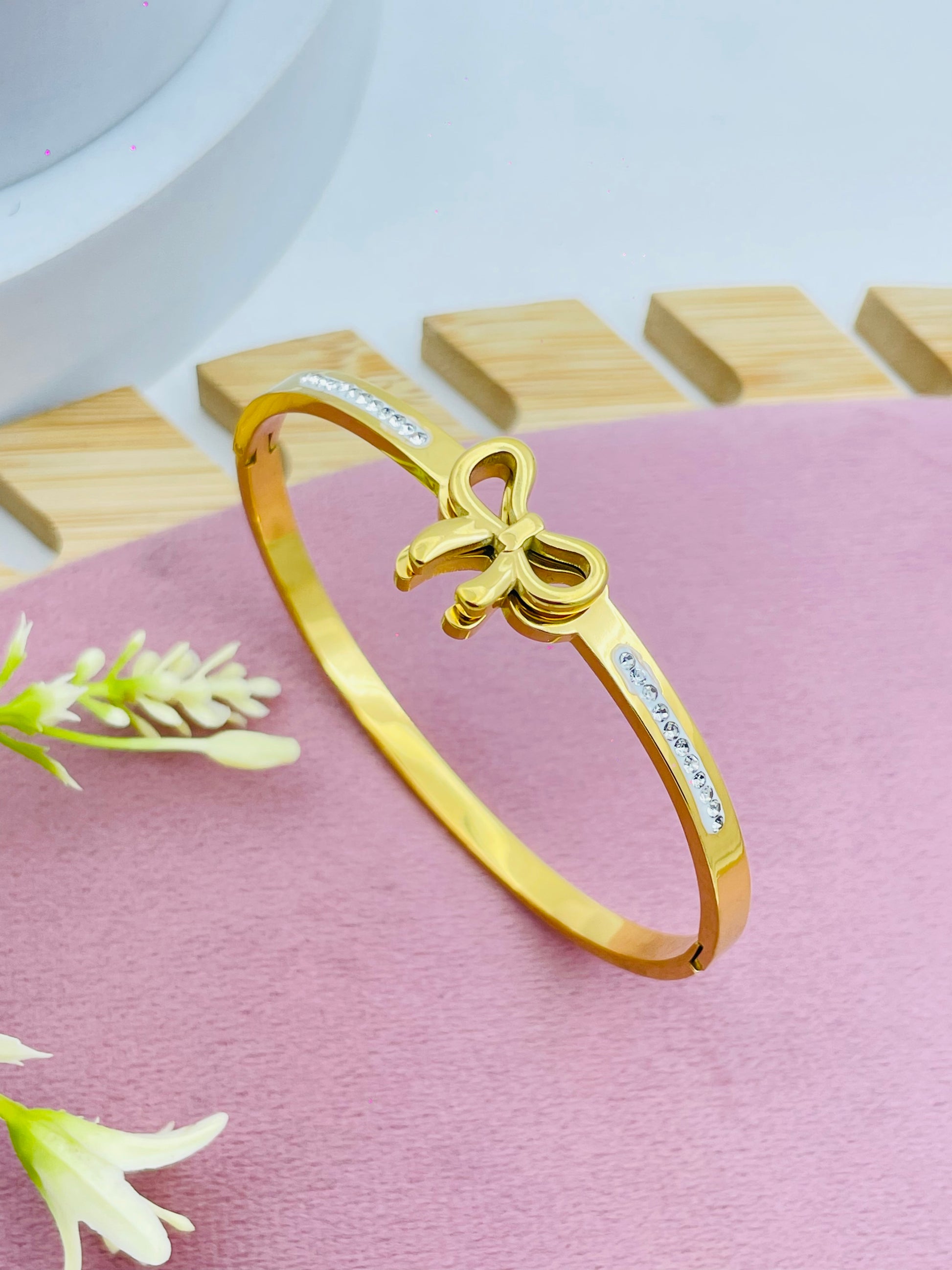 Elegant Gold Bow Bangle Bracelet with Rhinestones