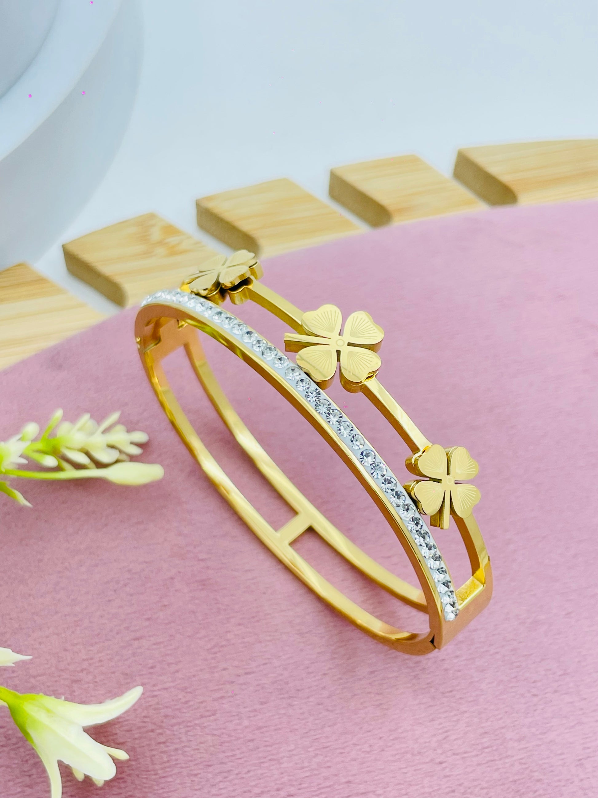 Elegant Gold Clover Bracelet with Diamond Accents