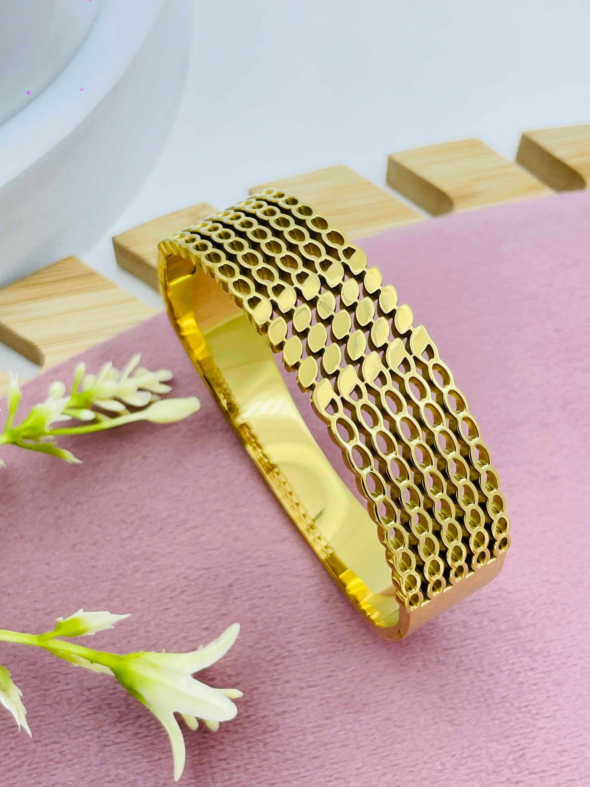 Stylish Openwork Gold Bangle Bracelet