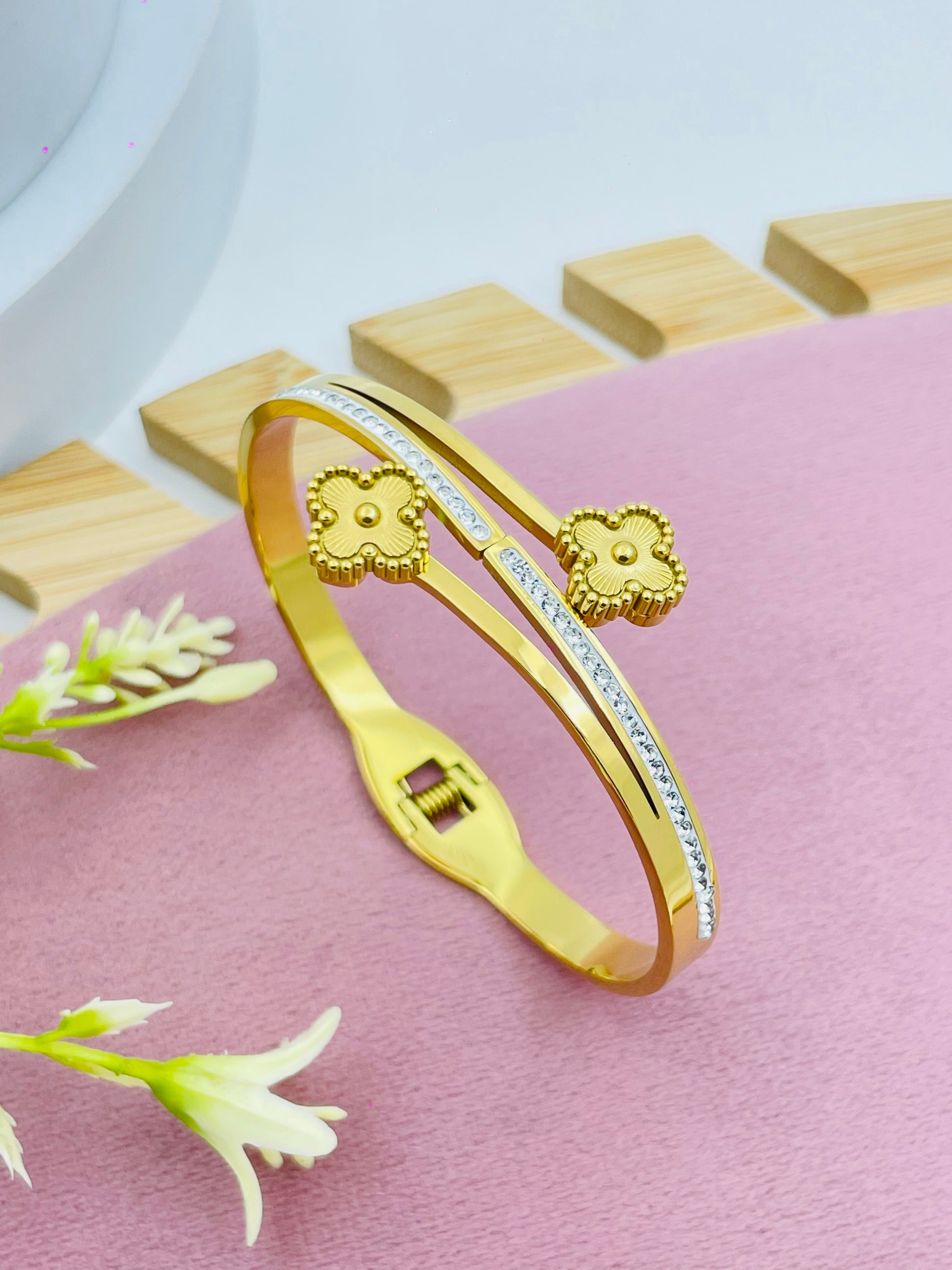 Elegant Gold and Diamond Flower Bangle