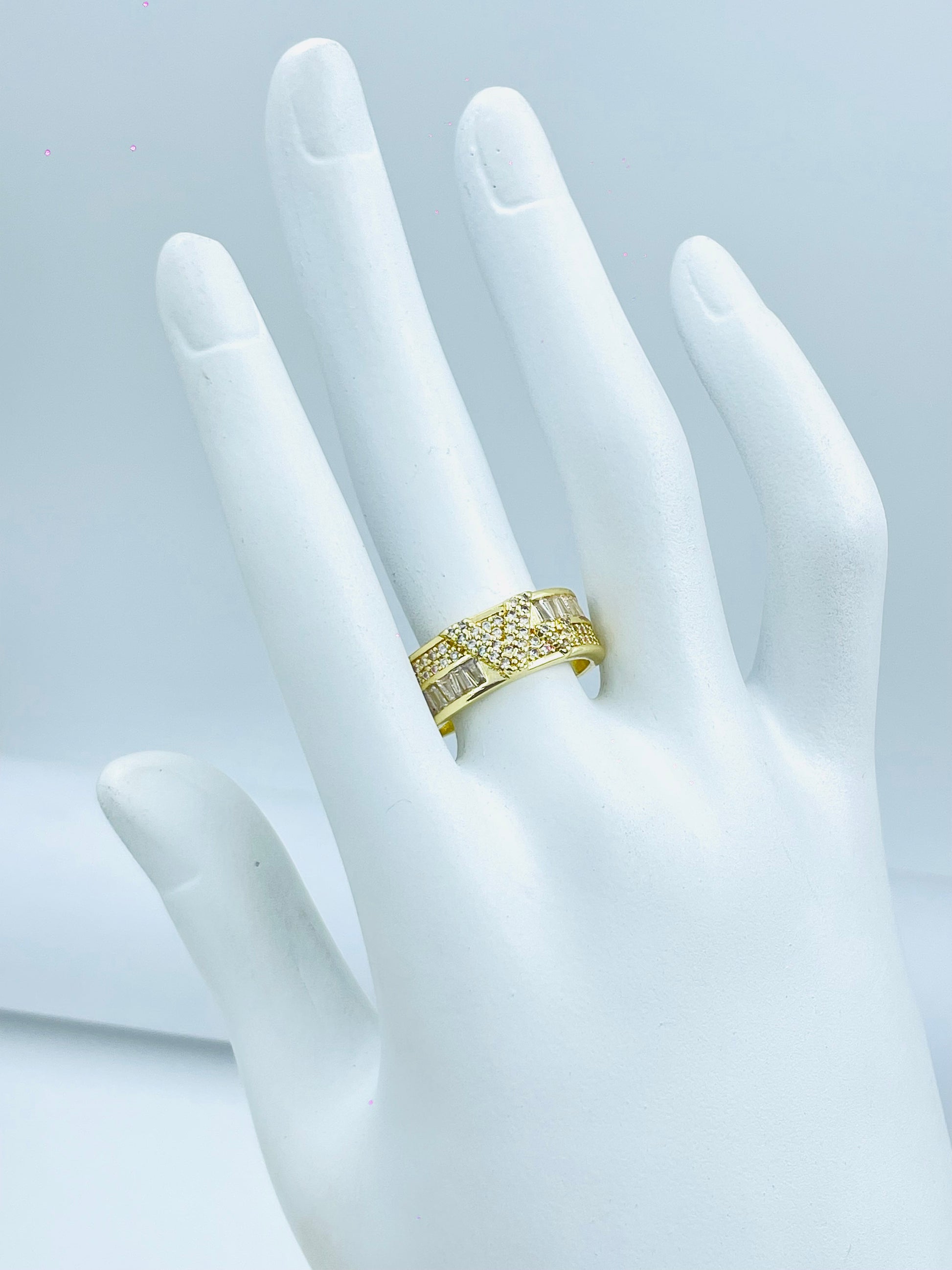 Elegant Gold Diamond Ring