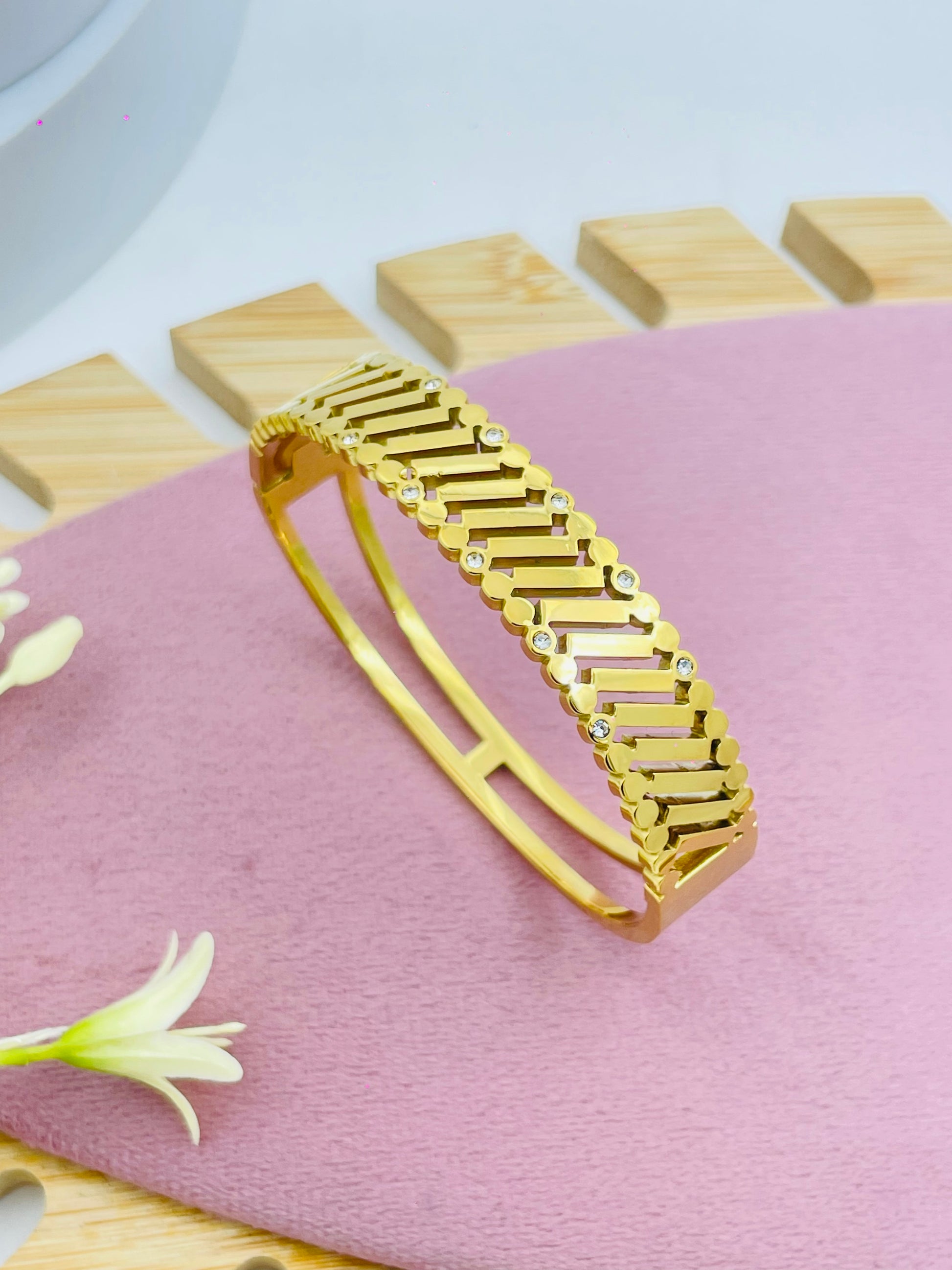 Elegant Gold Plated Geometric Design Bangle  Fashion Jewelry