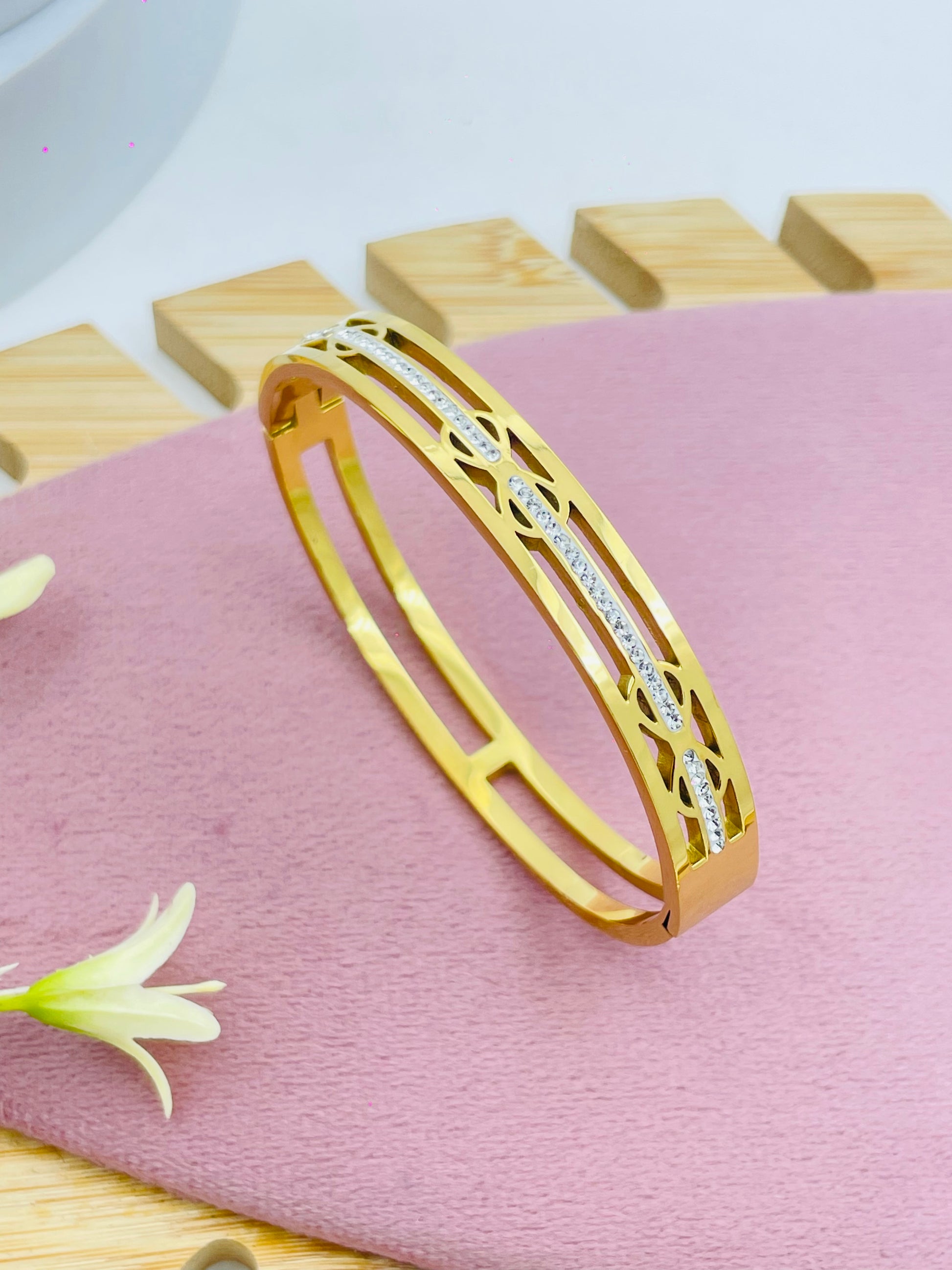 Elegant Gold Plated Leaf Design Bangle with Crystals
