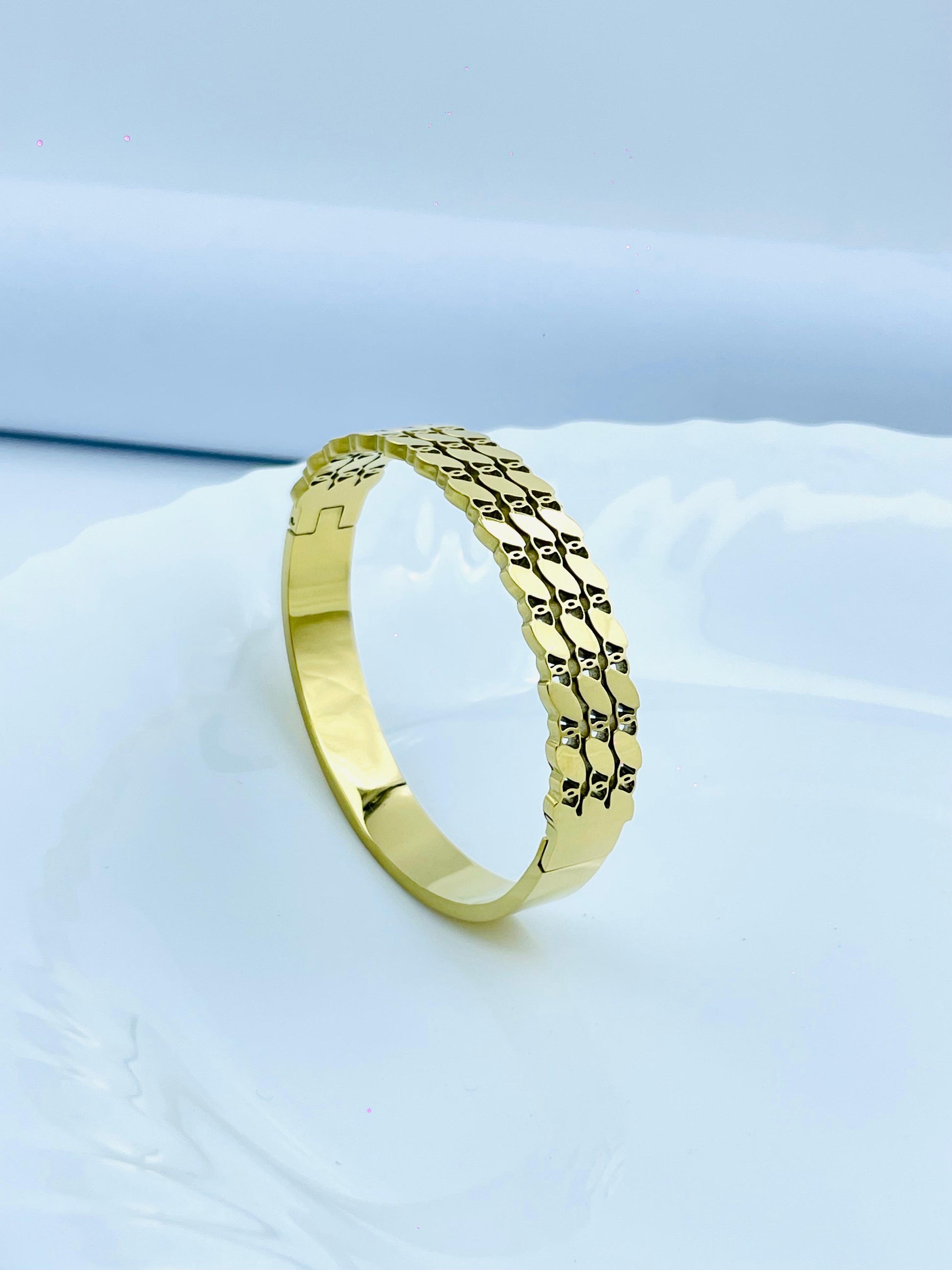 Textured Anti Tarnish Gold Bracelet Kada for Women