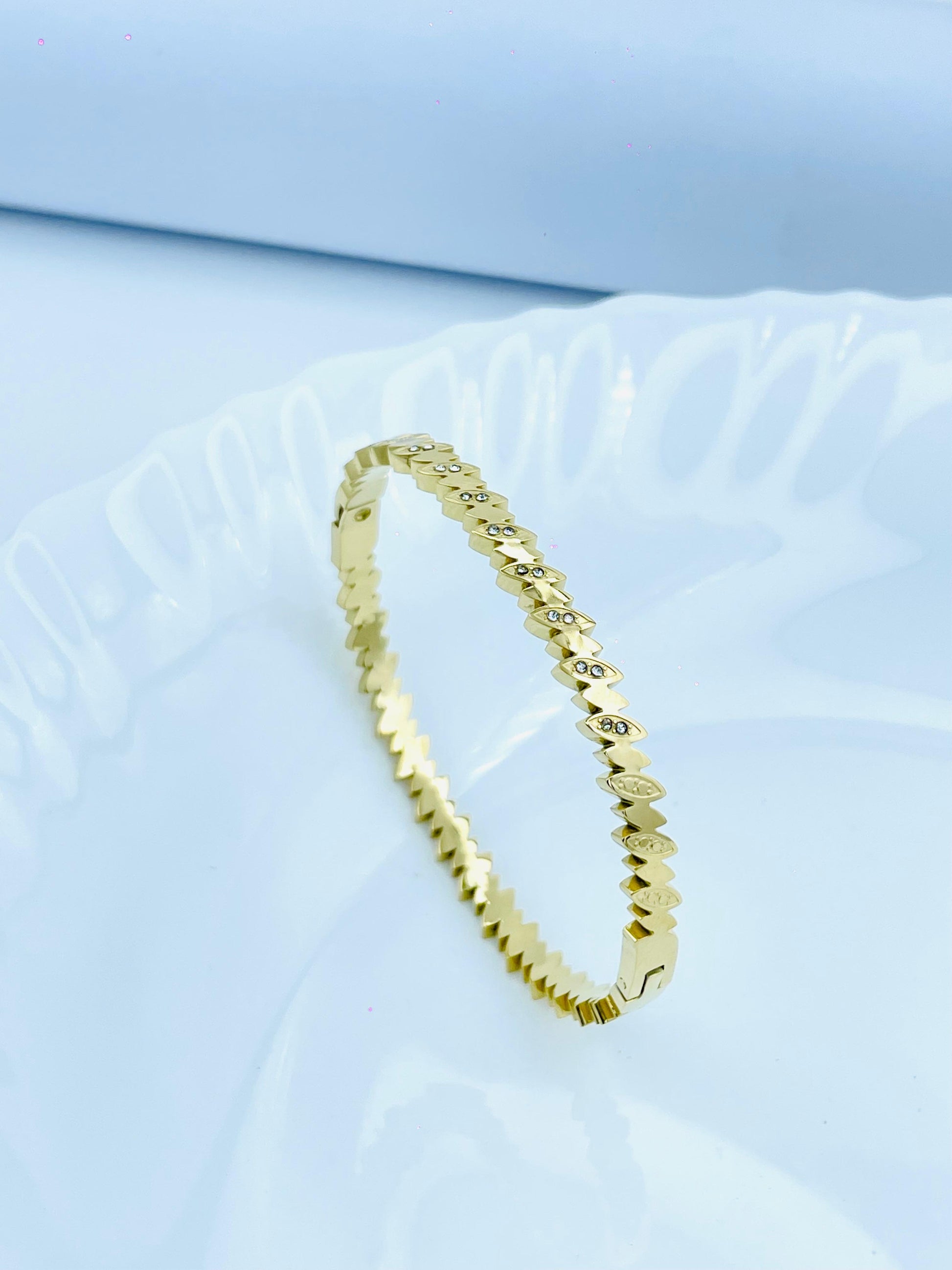 Slim Anti Tarnish Gold Bracelet Kada with Diamond-Cut Detailing