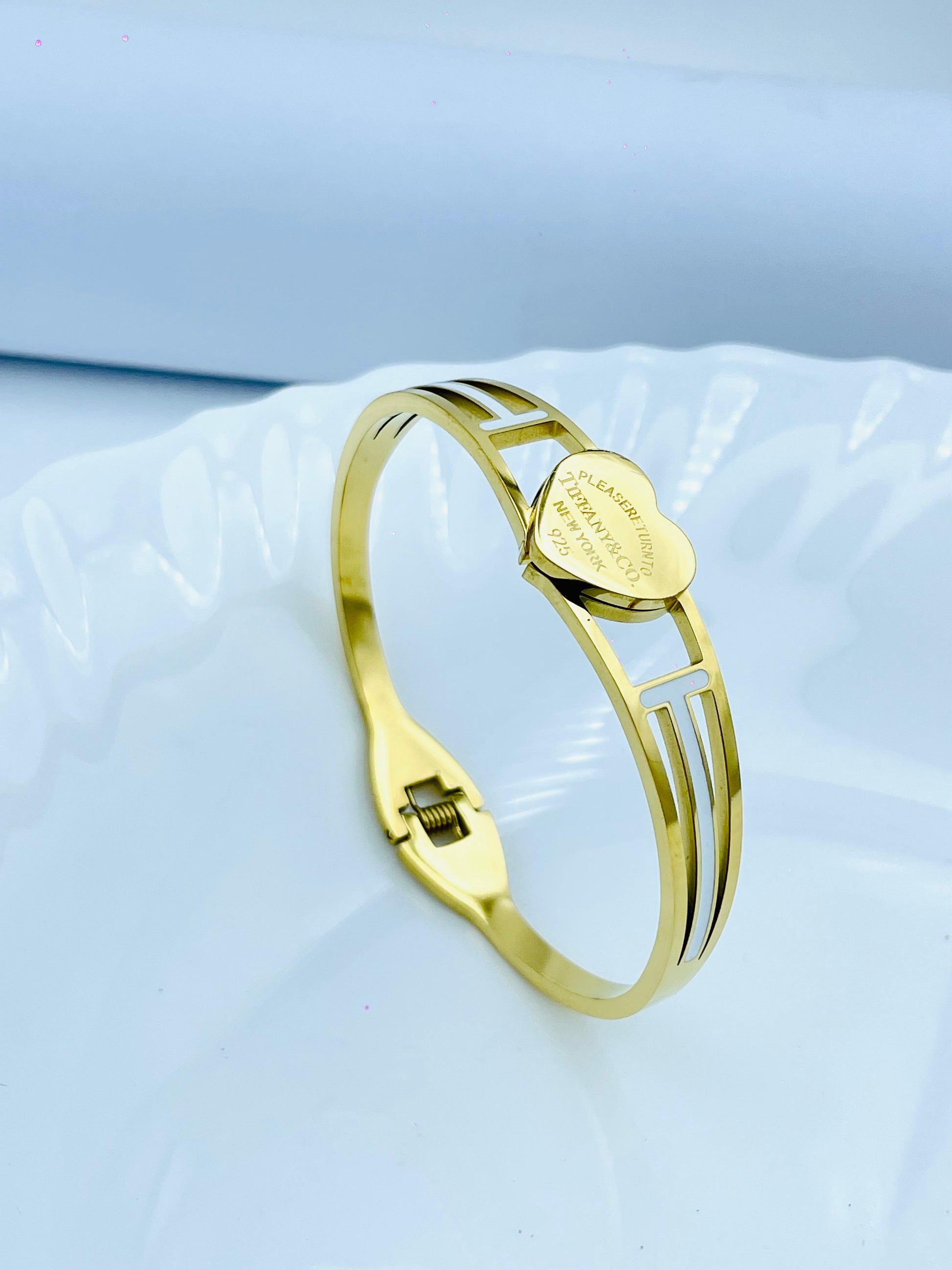 Heart Engraved Anti Tarnish Bracelet Kada – Modern Gold Finish