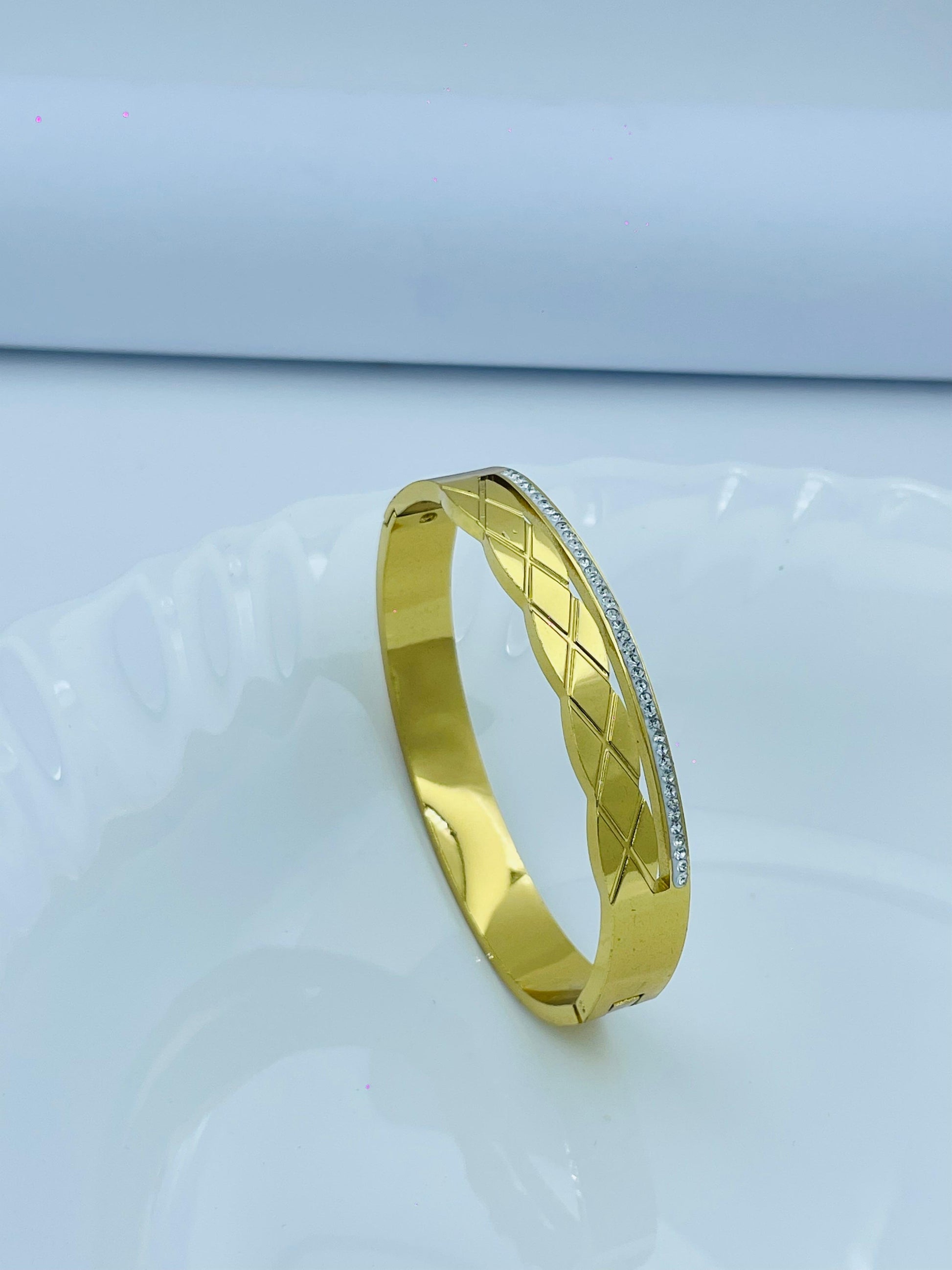 Classic Gold Bangle with Criss-Cross Design and Diamond Accent