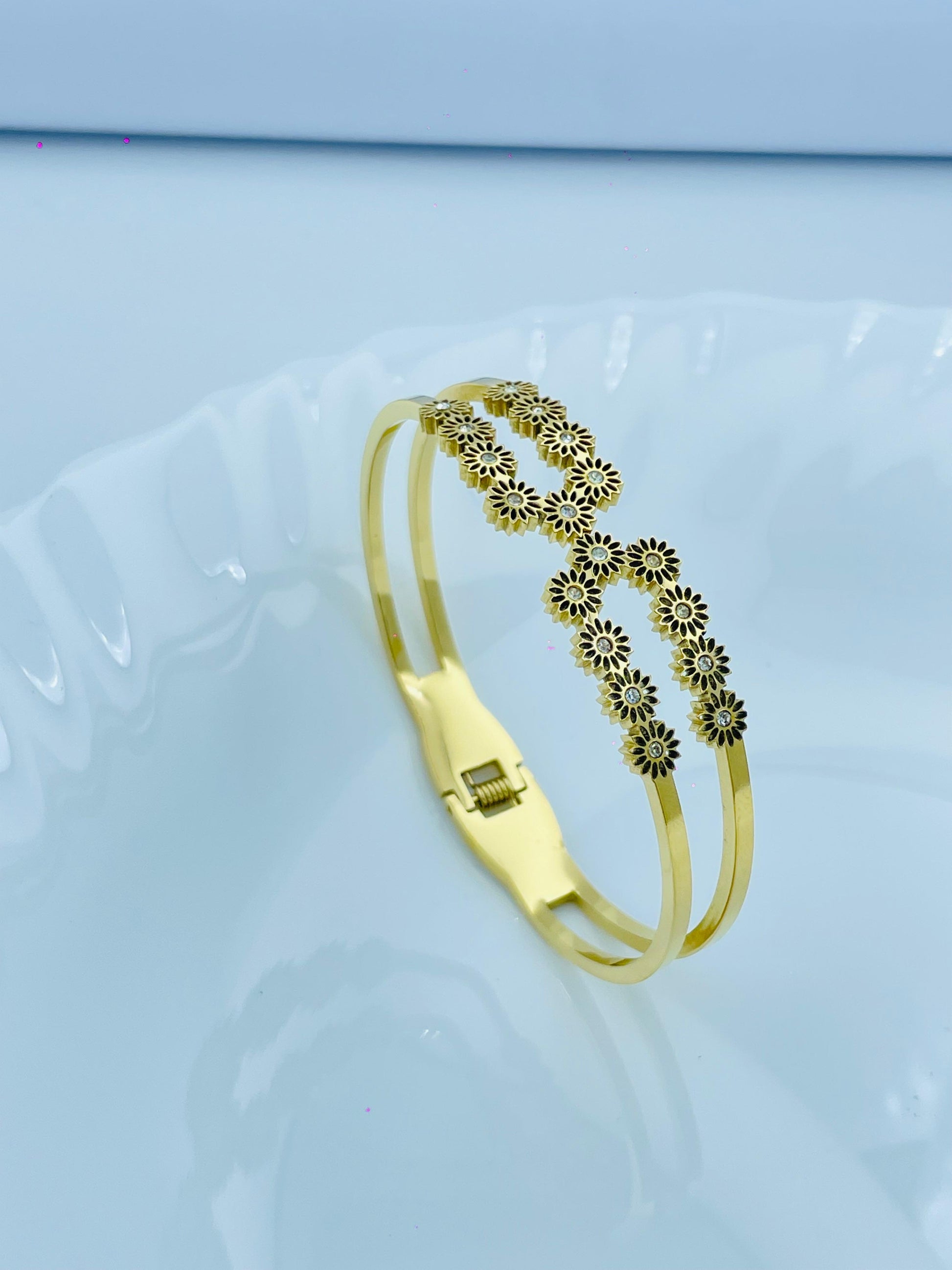 Floral Pattern Gold Bracelet with Dual Band Design | Elegant & Anti-Tarnish