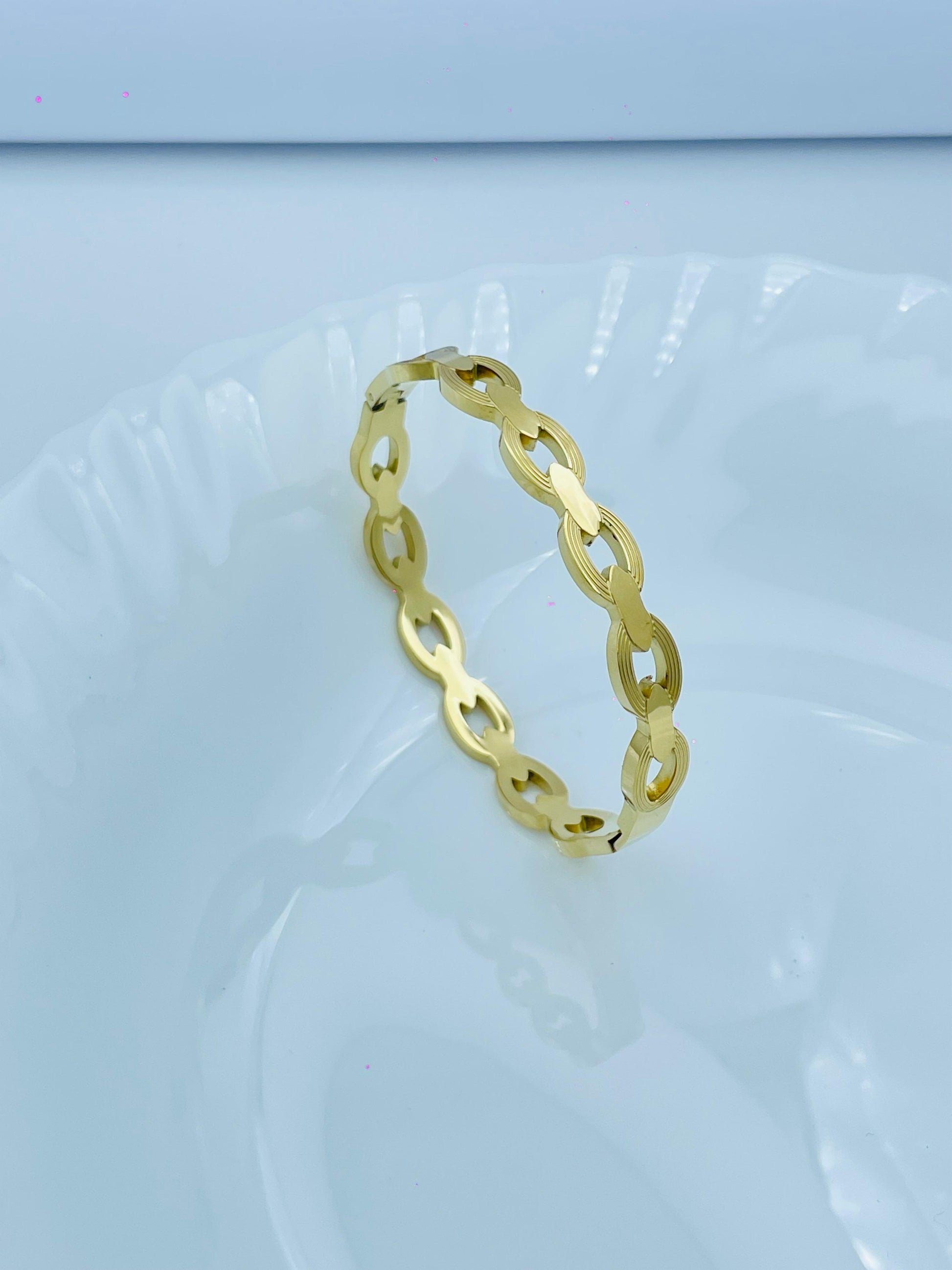 Elegant Gold Chain-Link Bangle | Modern Minimalist Bracelet
