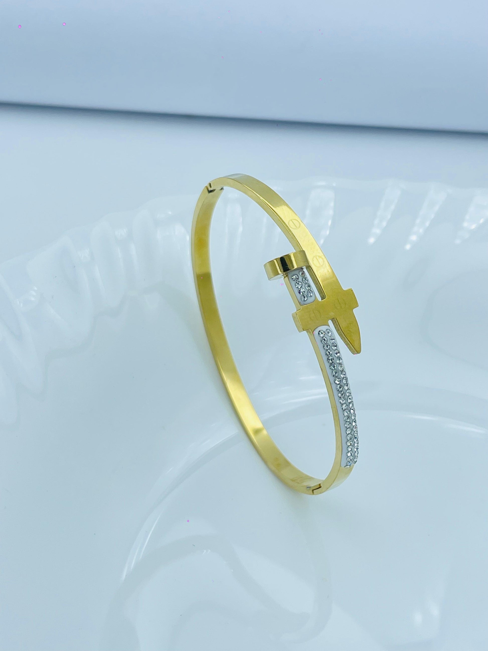 Elegant Gold Plated Floral Bracelet – Anti-Tarnish with Stone Detailing