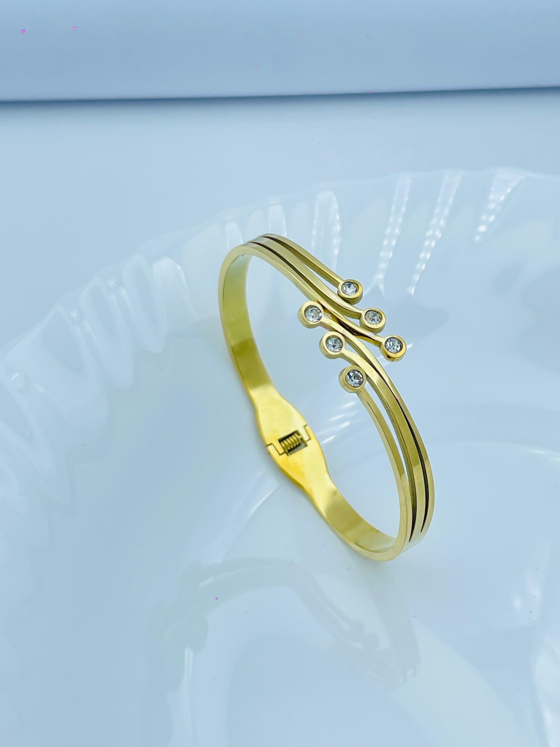 Gold Plated Clover Bracelet – Anti-Tarnish with Black & White Enamel
