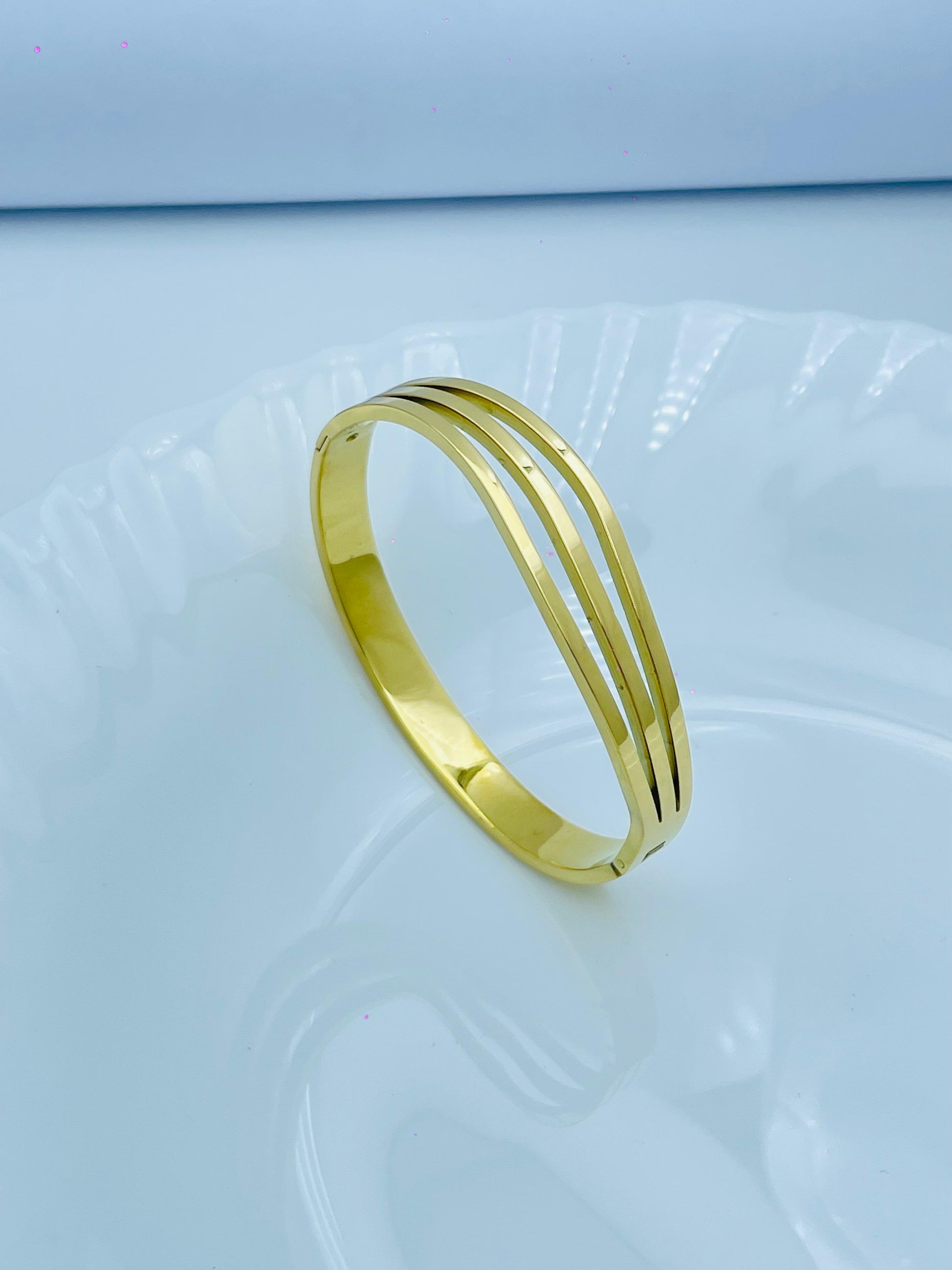 Minimalist Anti-Tarnish Gold Bracelet – Triple Line Design