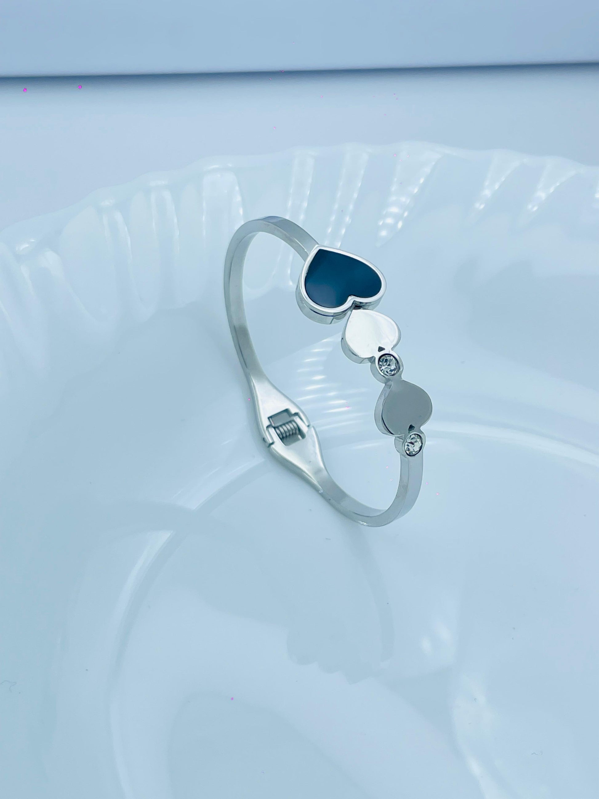 Elegant Anti-Tarnish Silver Heart Charm Bracelet for Women