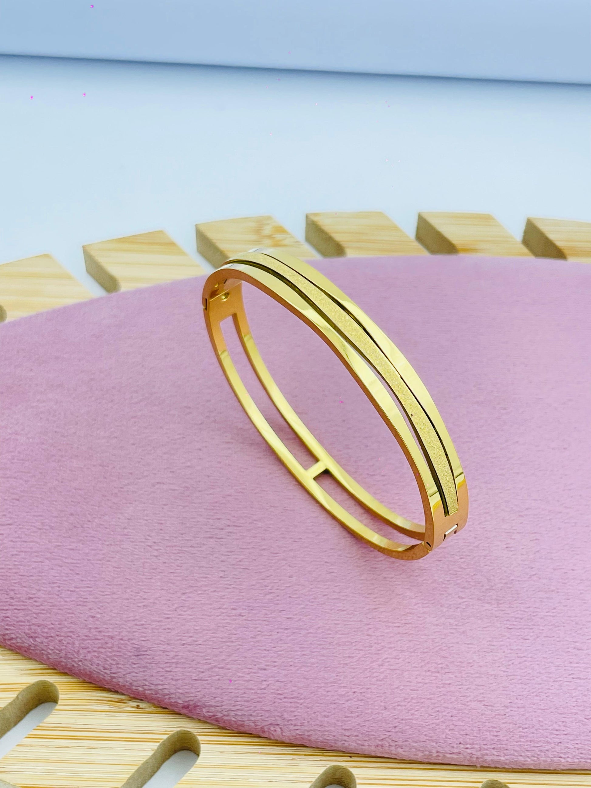Gold Bangle with Simple Design