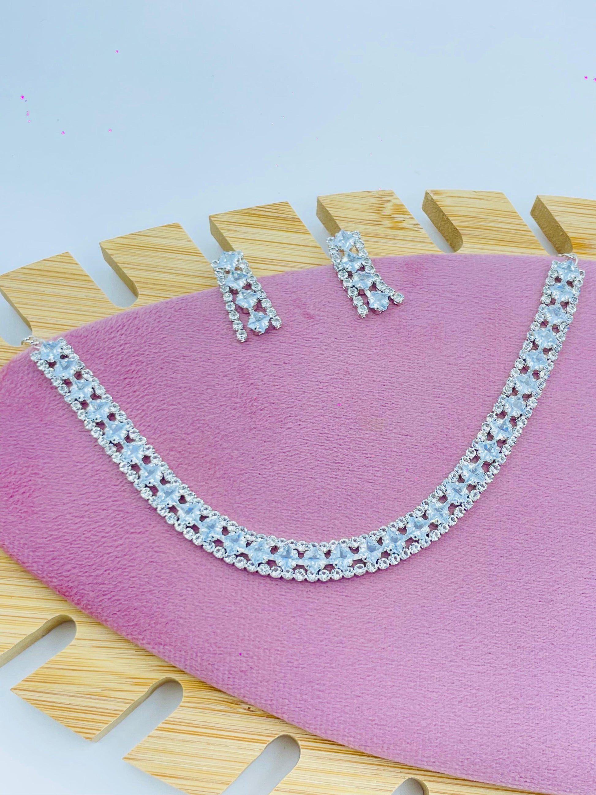 Sparkling Diamond Necklace Set for Women – Elegant Party & Wedding Jewelry