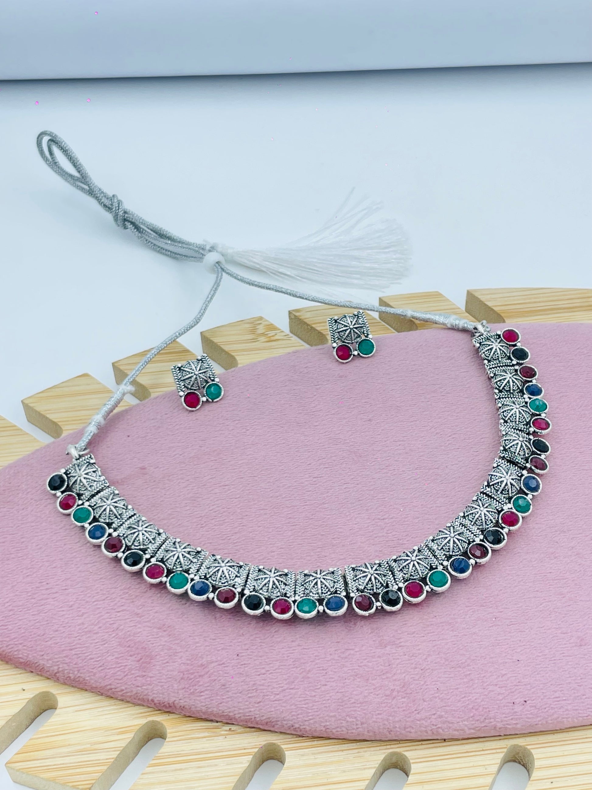 Elegant Vintage Silver Plated Multicolor Choker Set