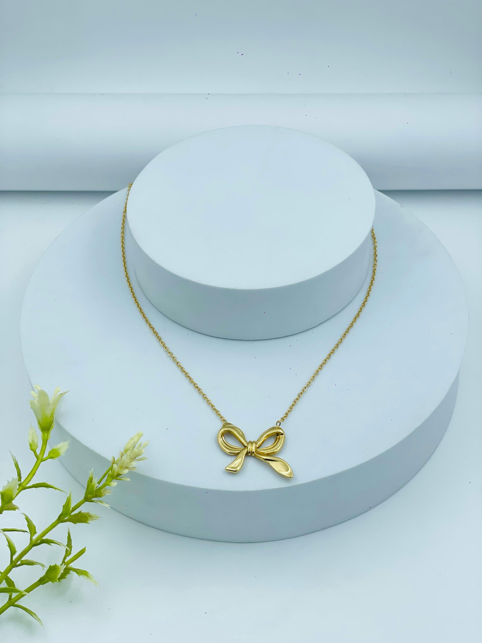 Elegant Gold Bow Necklace  Perfect Accessory