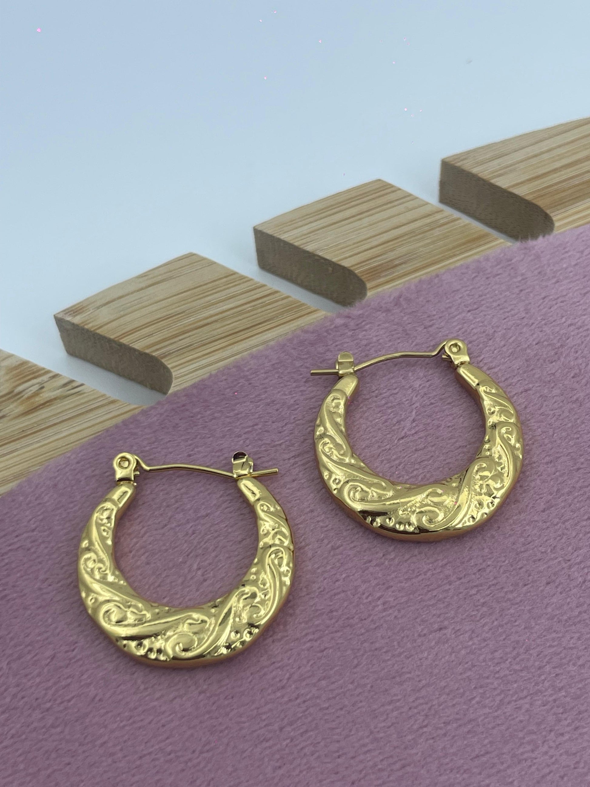 Engraved Gold Hoop Earrings – Vintage-Inspired Elegance