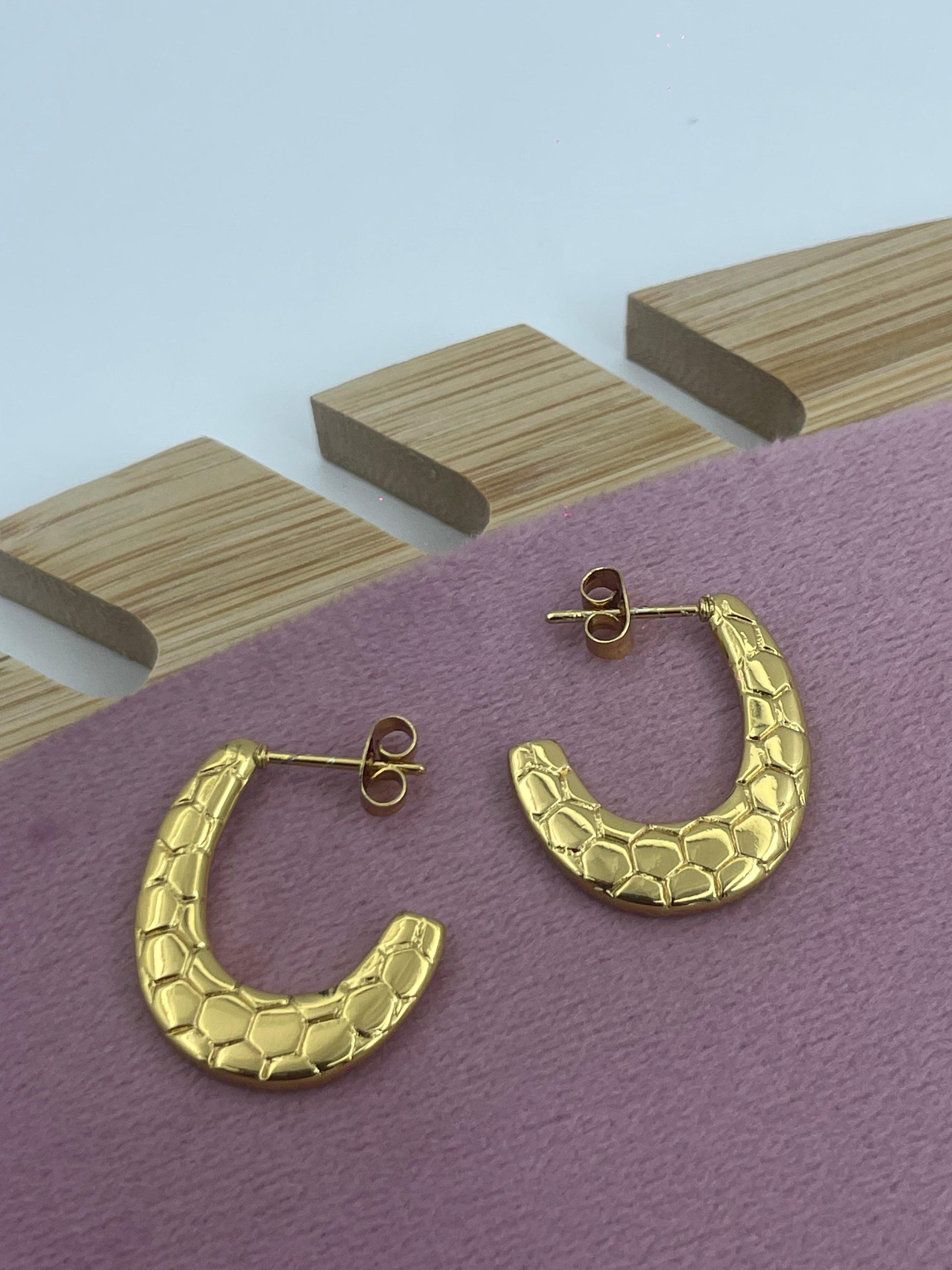 Honeycomb Textured Gold Hoop Earrings – Unique Geometric Design