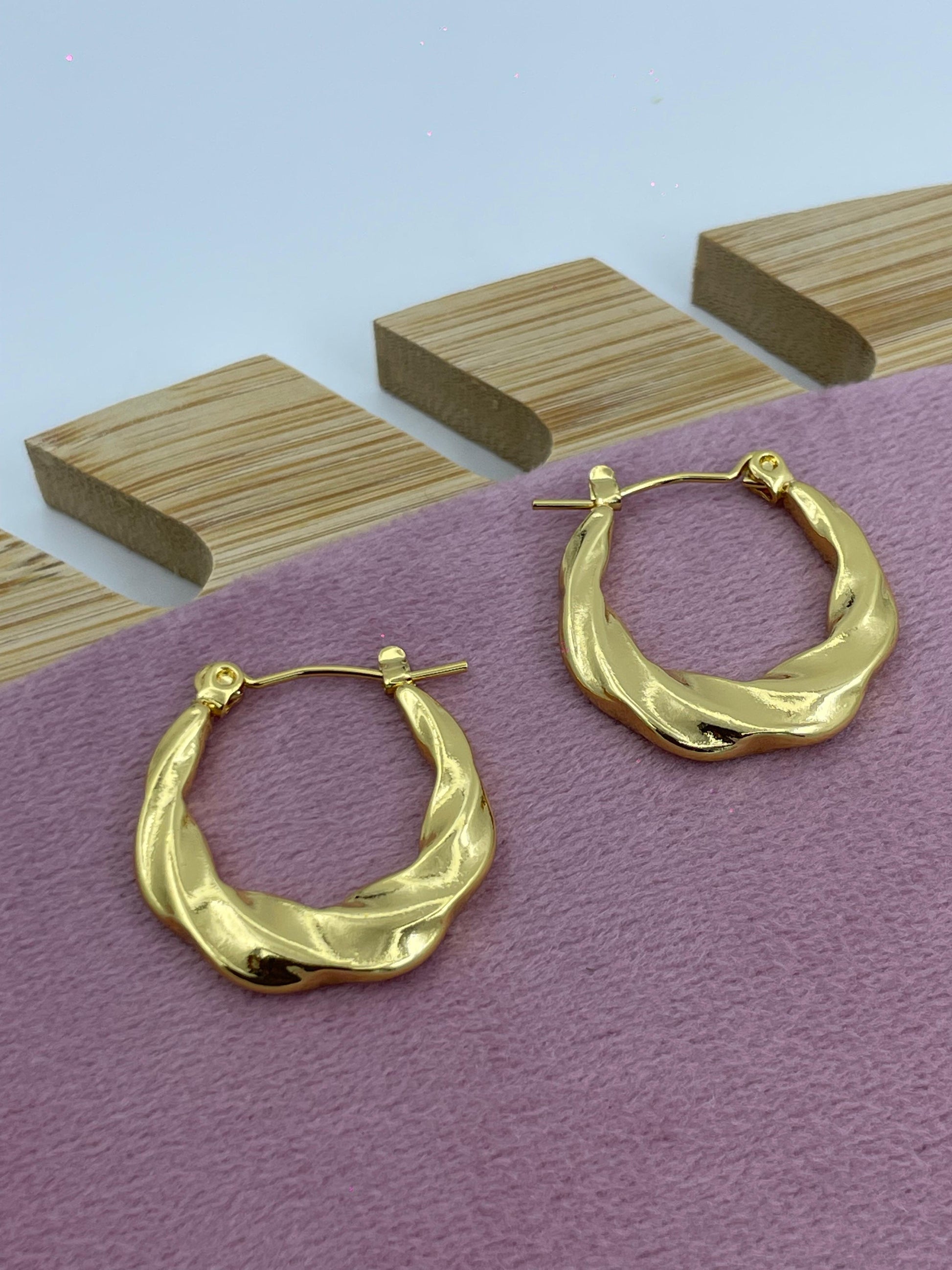 Twisted Gold Hoop Earrings – Elegant Sculpted Design