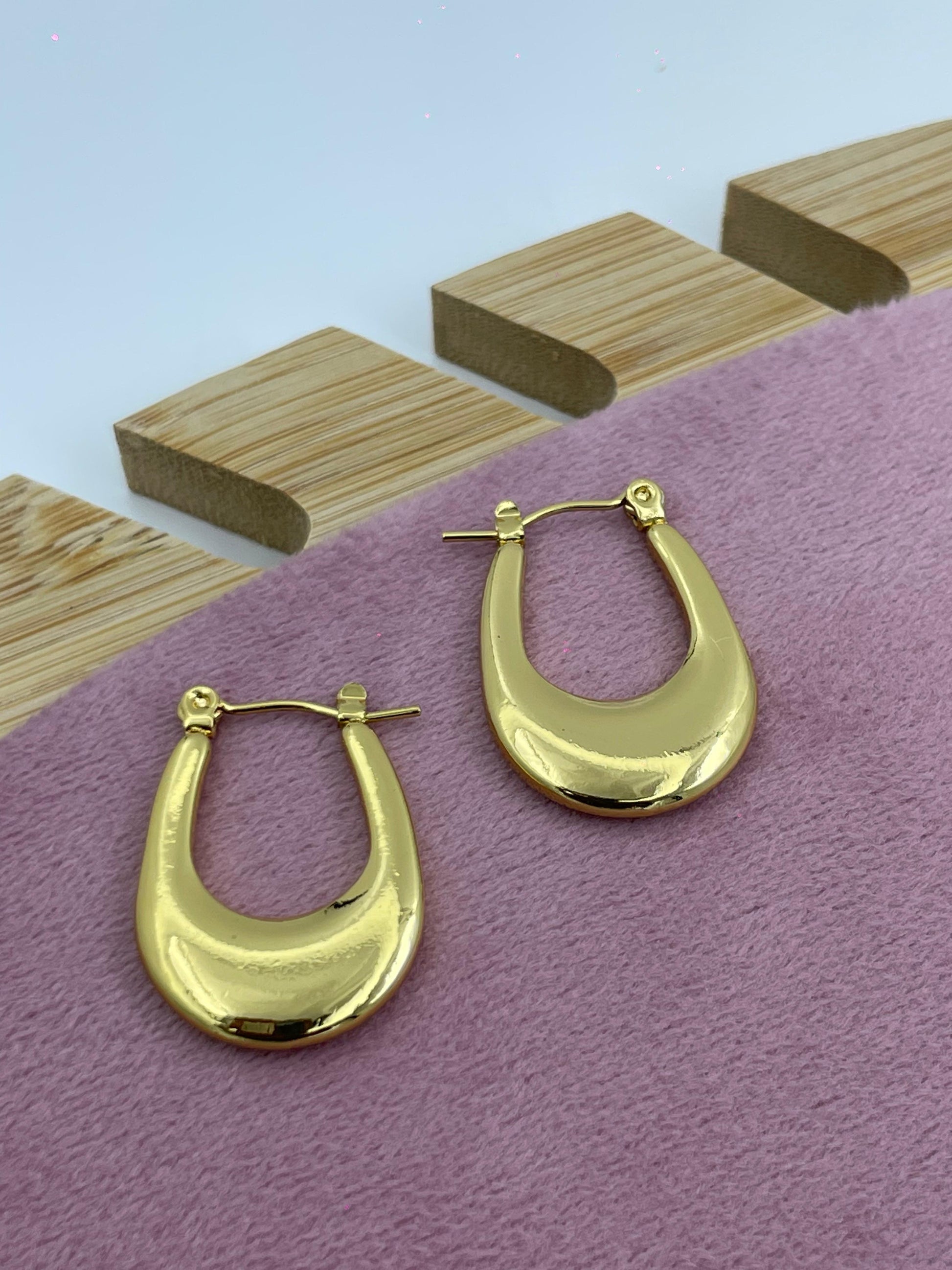 Teardrop Gold Hoop Earrings – Sleek & Modern Design