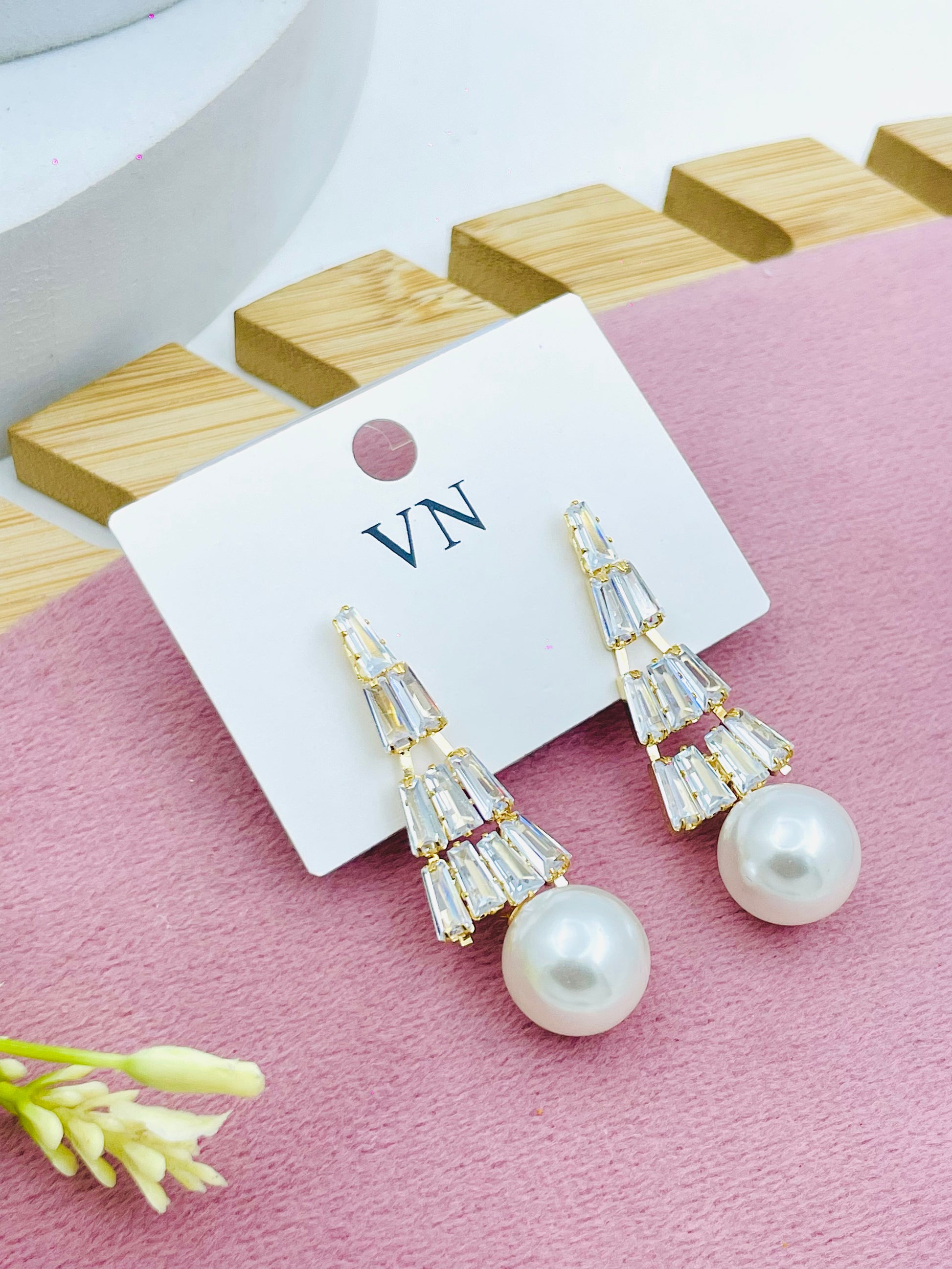 Elegant Pearl and Crystal Earrings  Stylish Jewelry