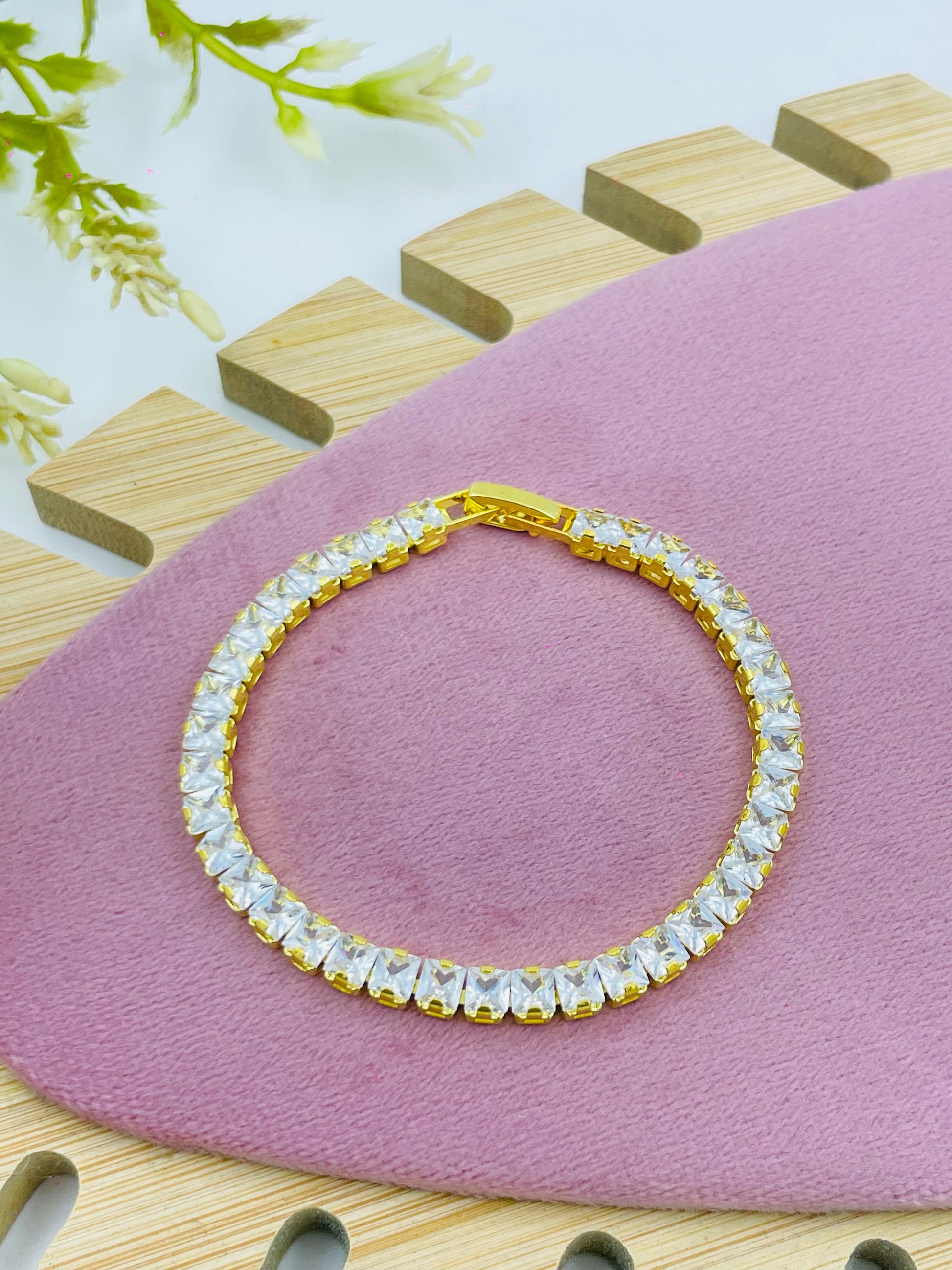 Elegant Gold and Diamond Tennis Bracelet  Luxury Jewelry