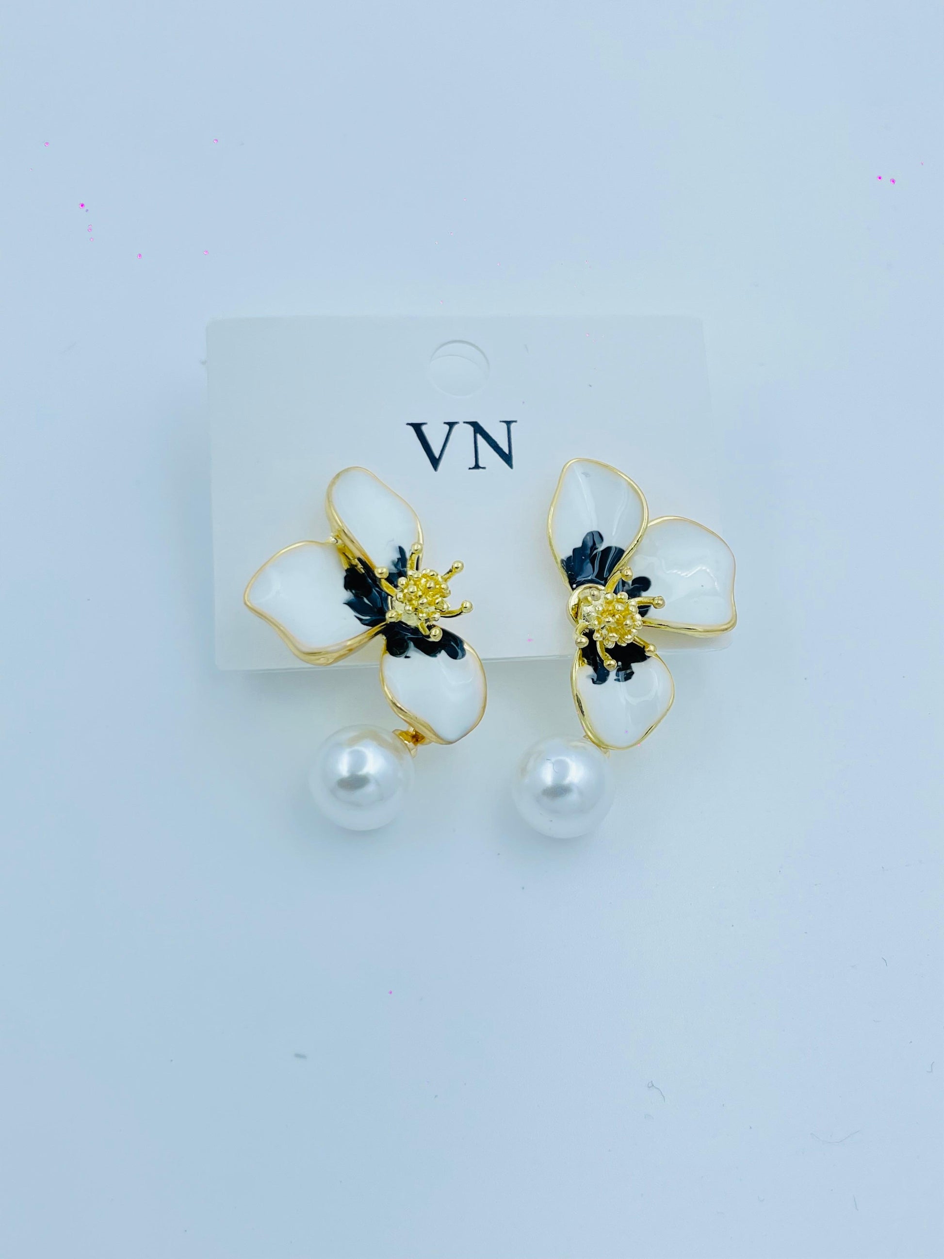 Chic Floral Pearl Drop Earrings – White & Gold Enamel Design for Women