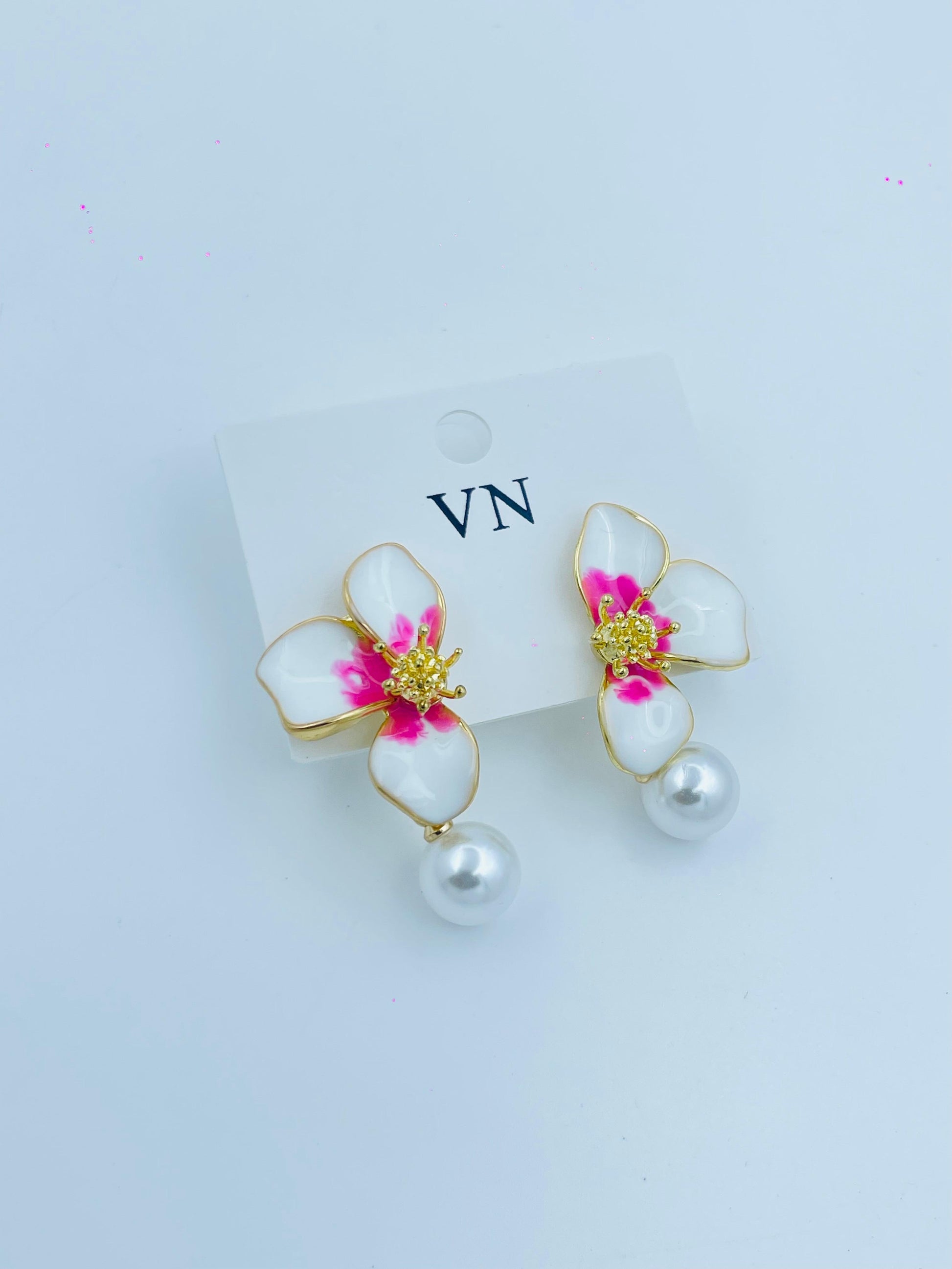 White Floral Pearl Drop Earrings – Elegant Gold-Plated Studs for Women