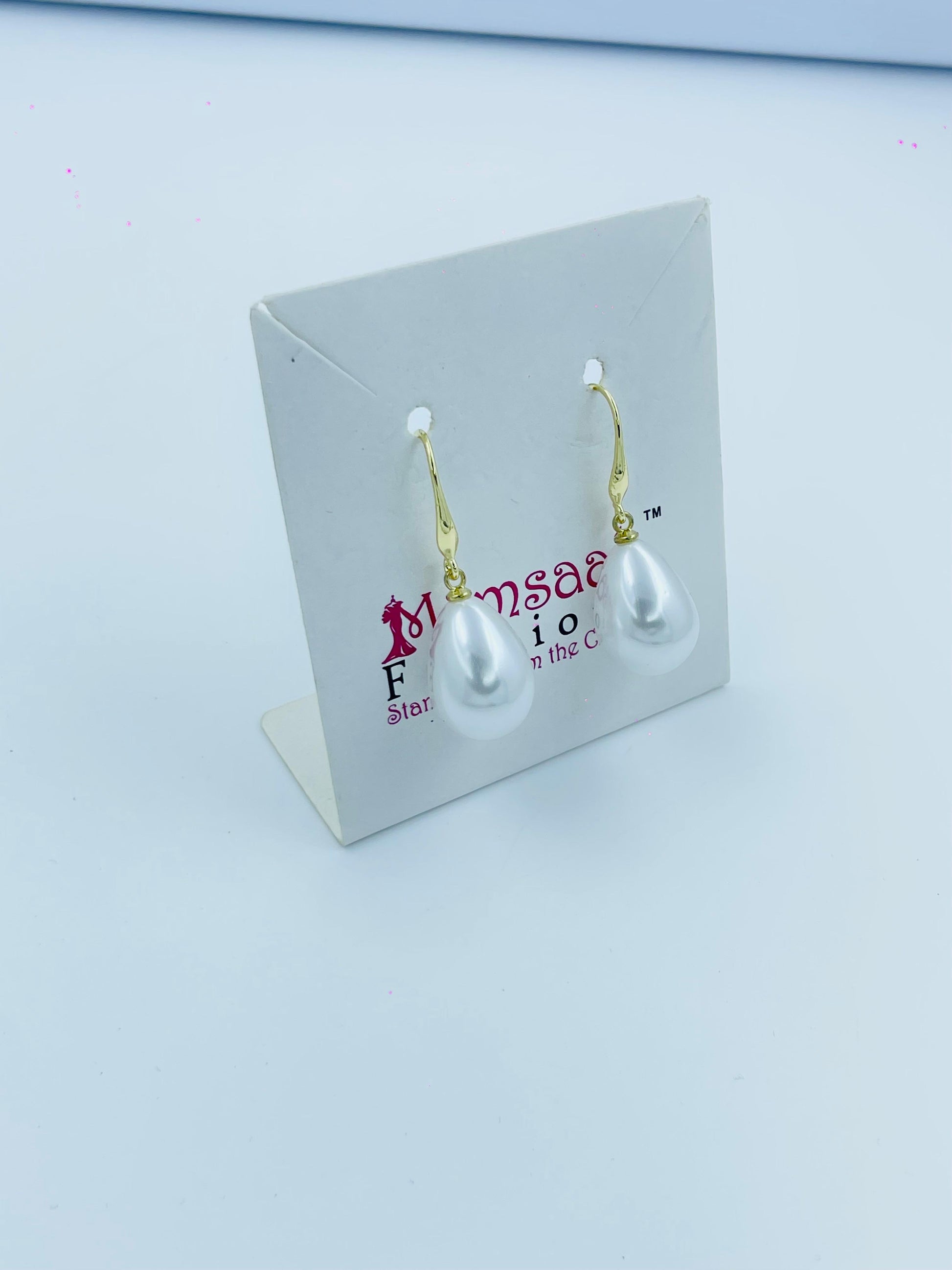 Elegant Gold Drop Earrings with Teardrop Pearl