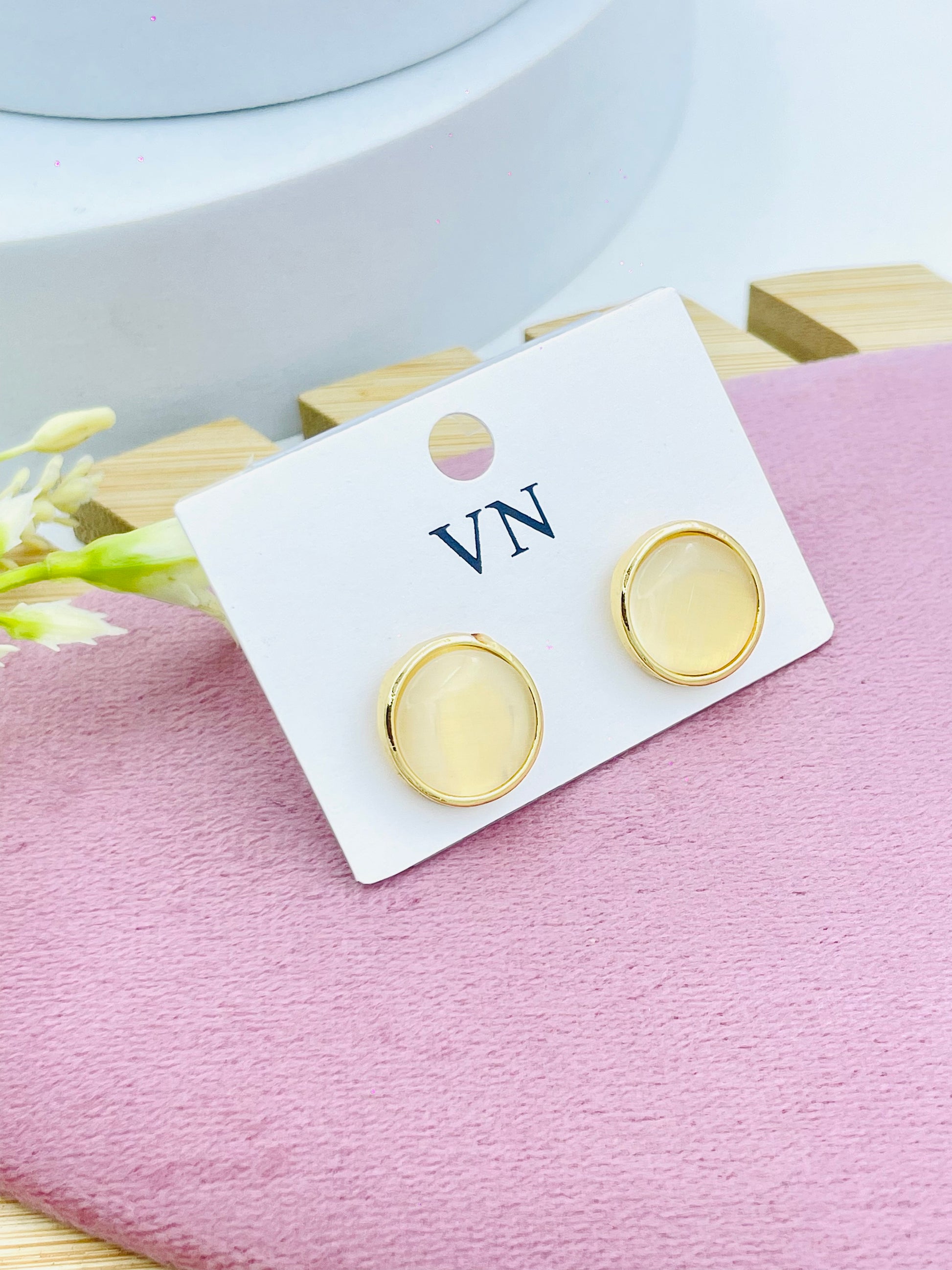 Elegant Gold Rimmed Round Earrings