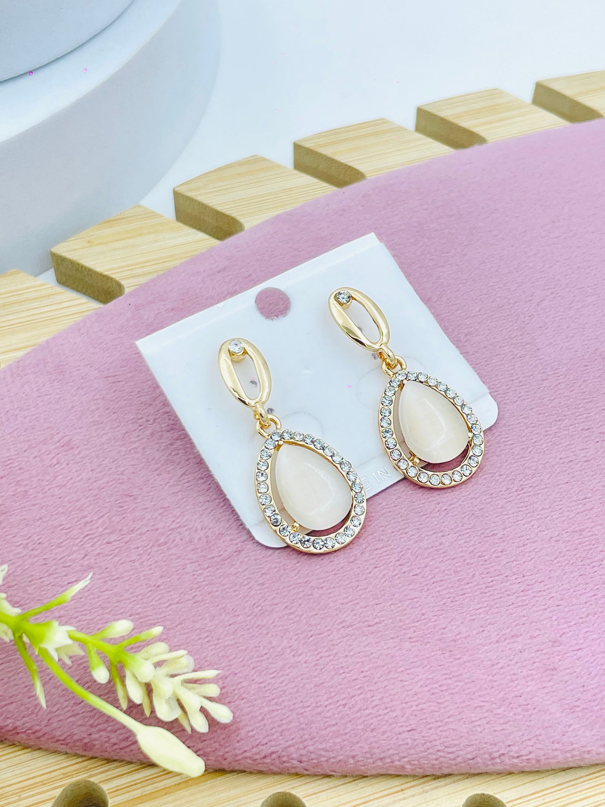 Elegant Gold and Pearl Teardrop Earrings