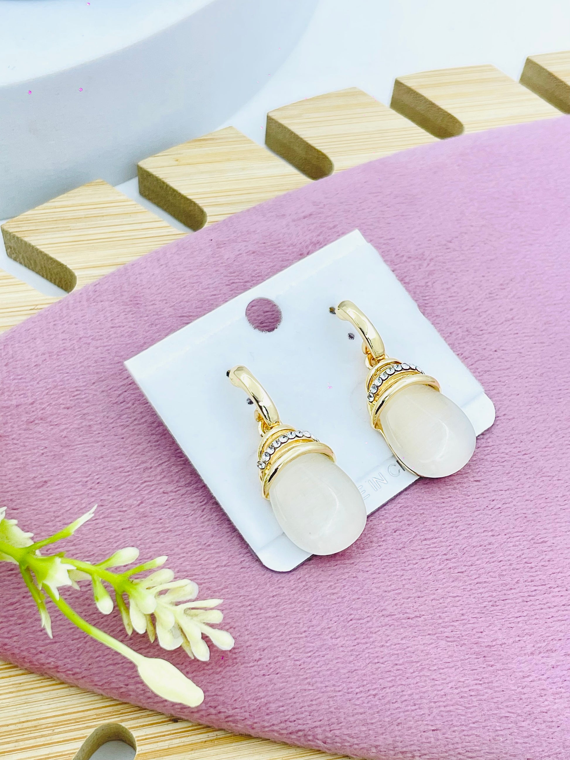Elegant Gold and Pearl Earrings  Perfect for Any Occasion