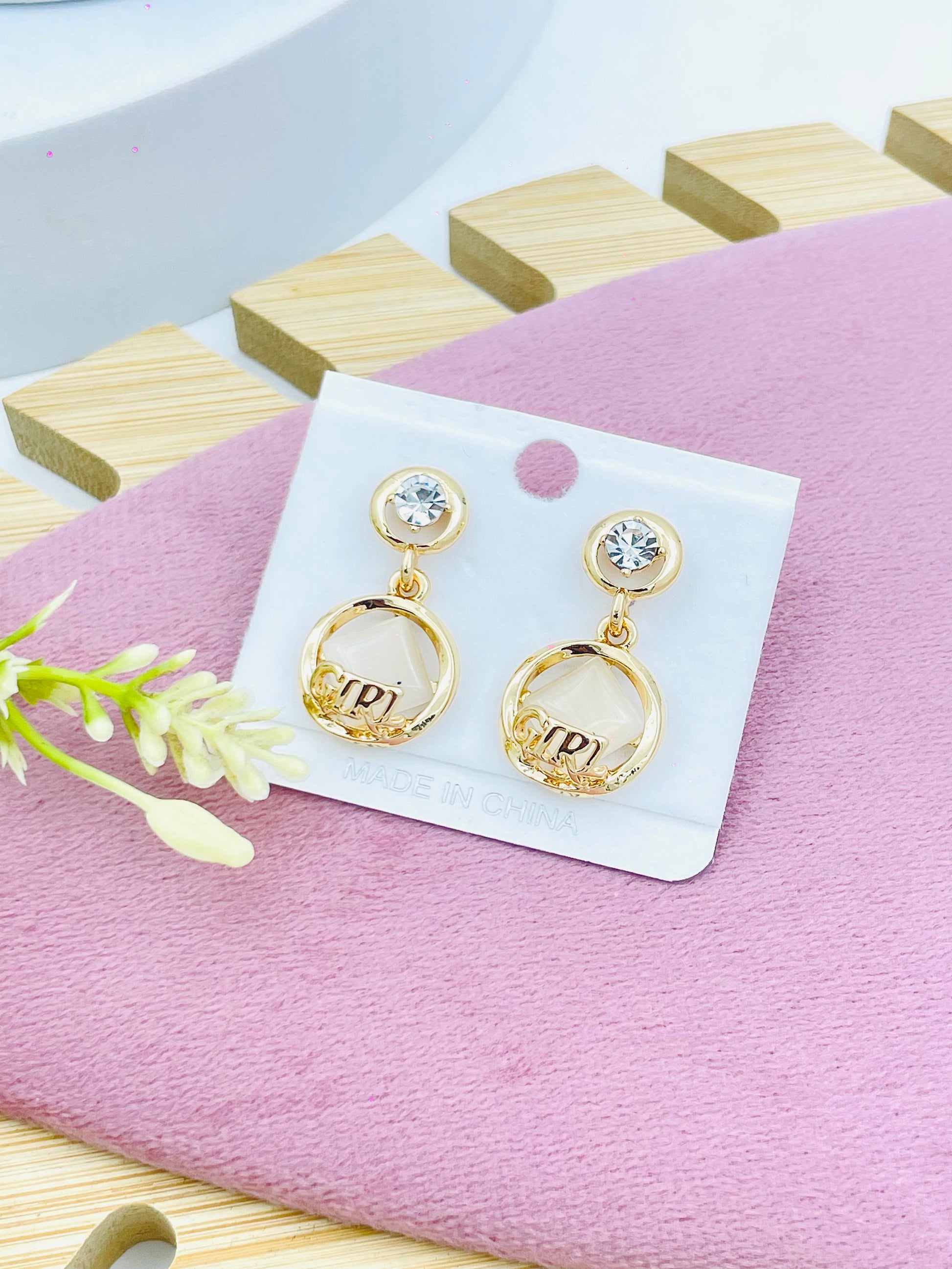 Elegant Gold Circle Drop Earrings