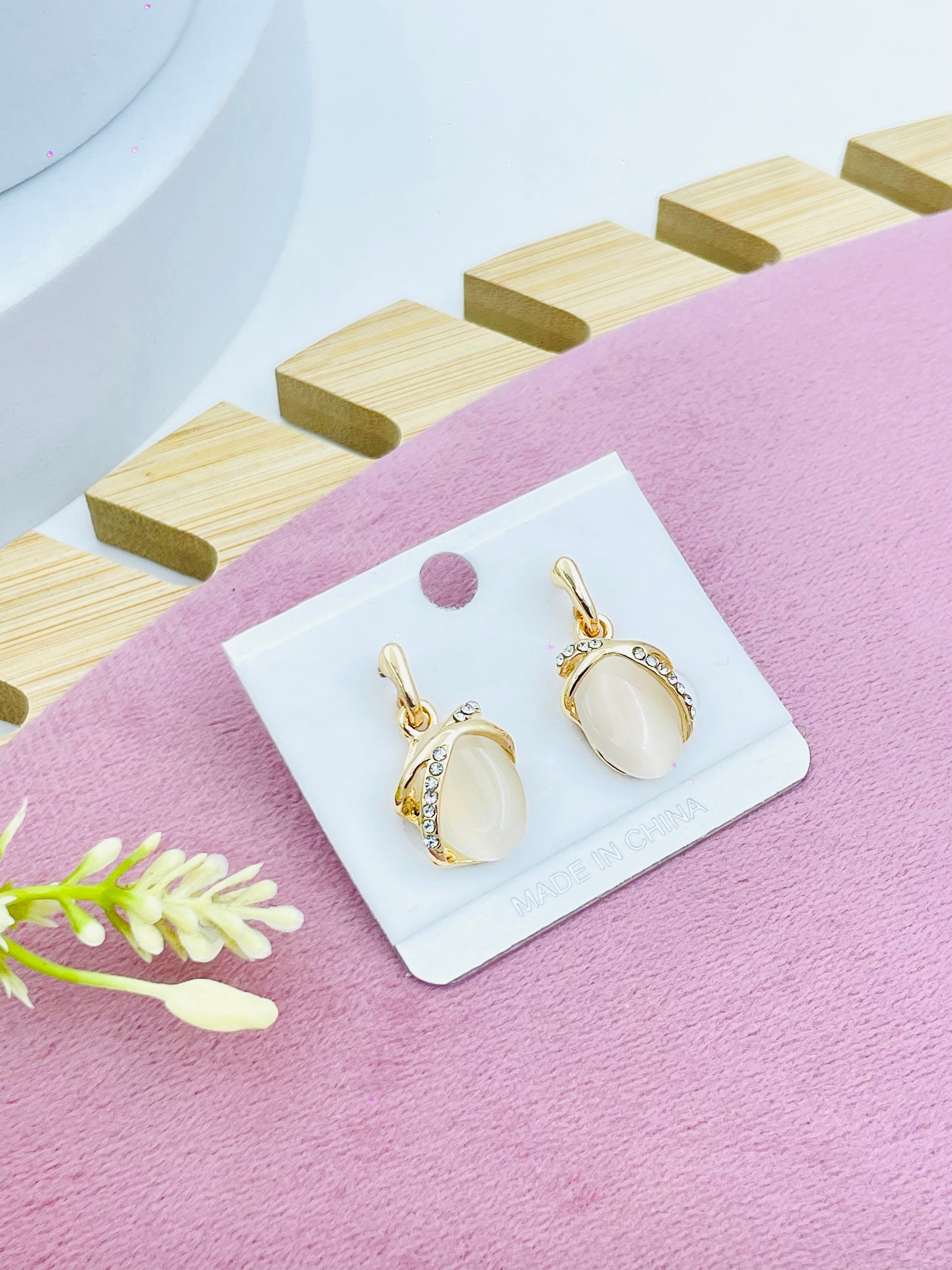 Elegant Gold and Pearl Earrings with Crystal Accents
