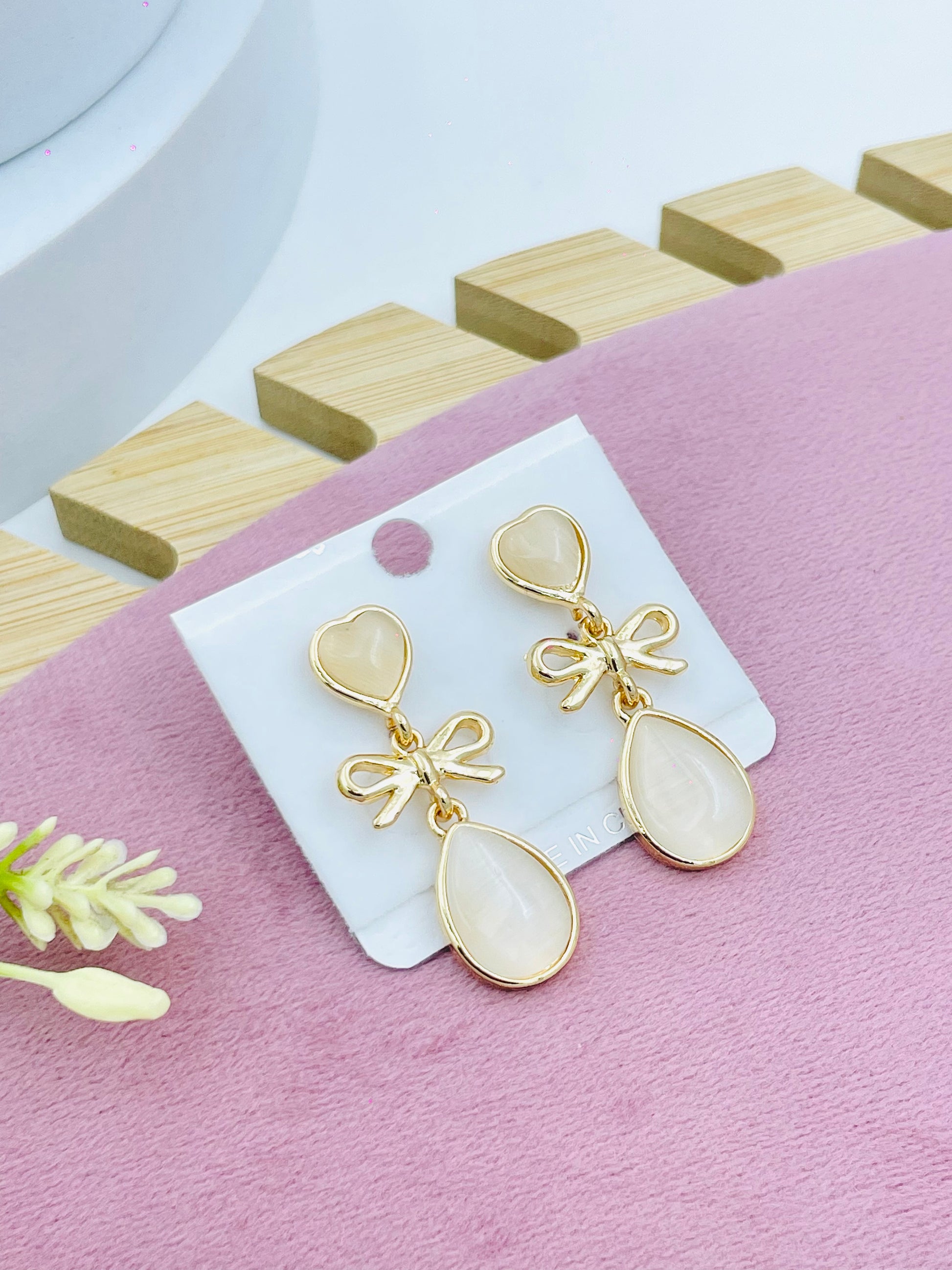 Elegant Gold Bow and Teardrop Earrings