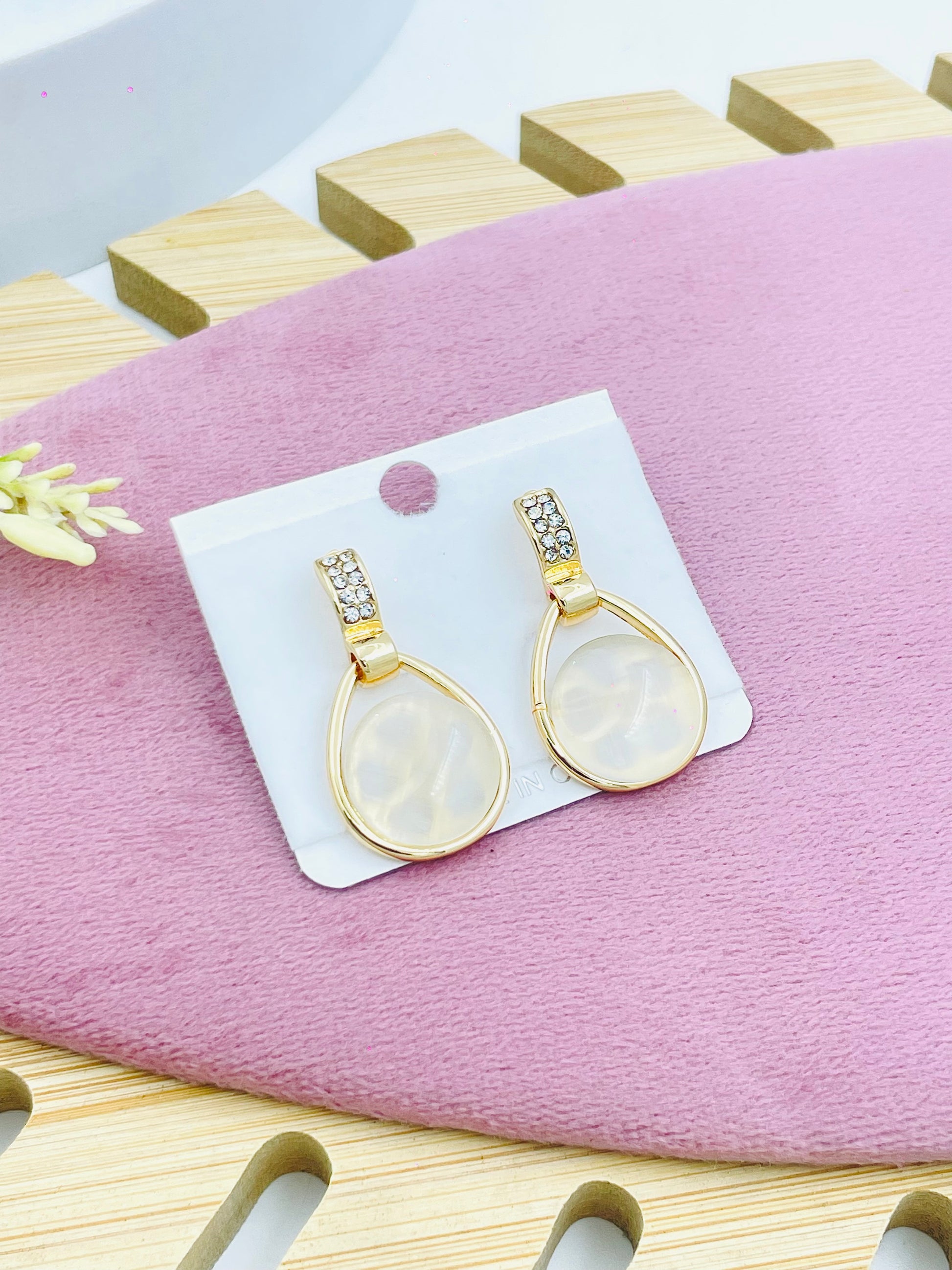 Elegant Gold and Pearl Drop Earrings with Rhinestones