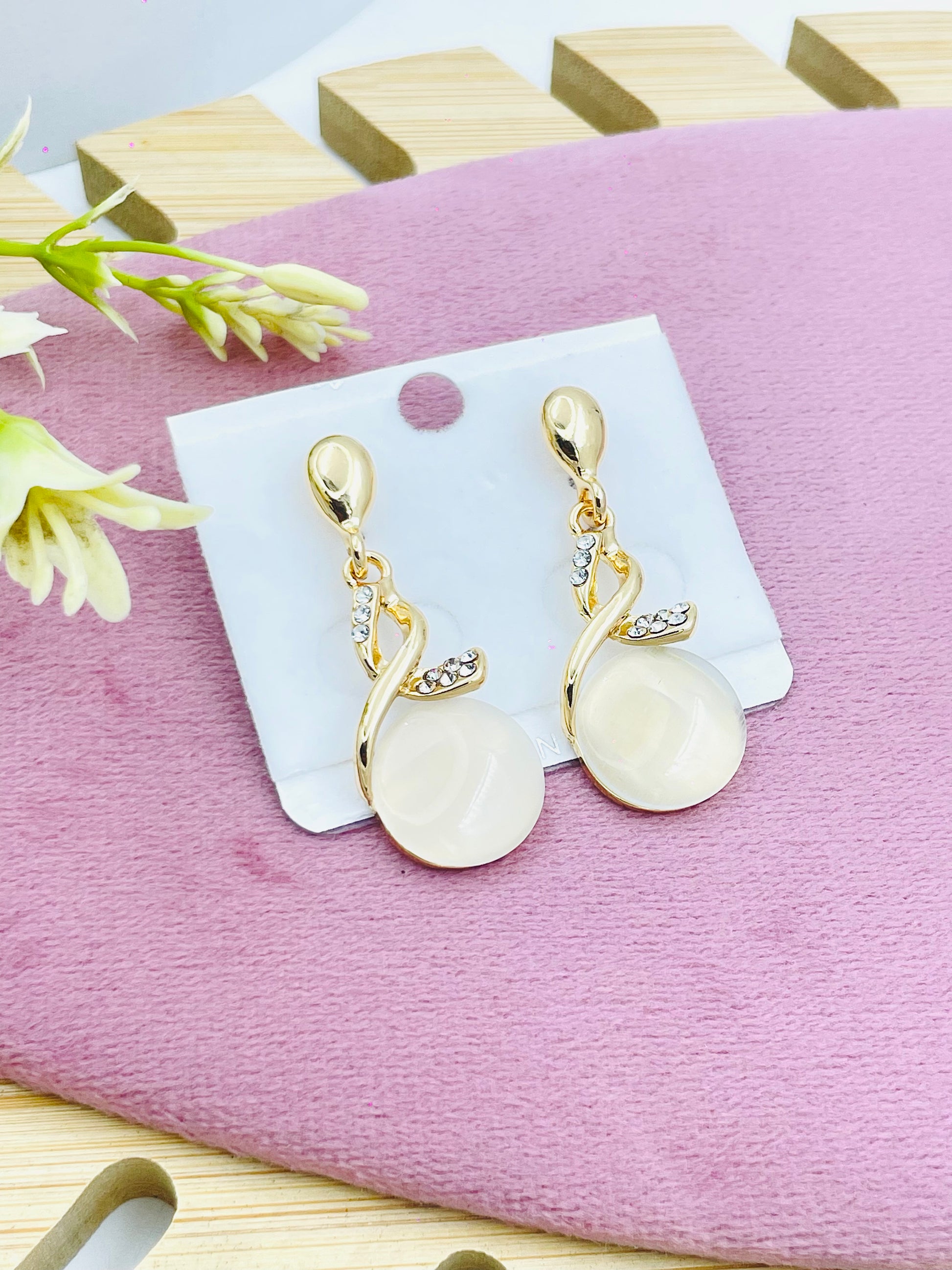 Elegant Pearl Drop Earrings  Perfect for Any Occasion